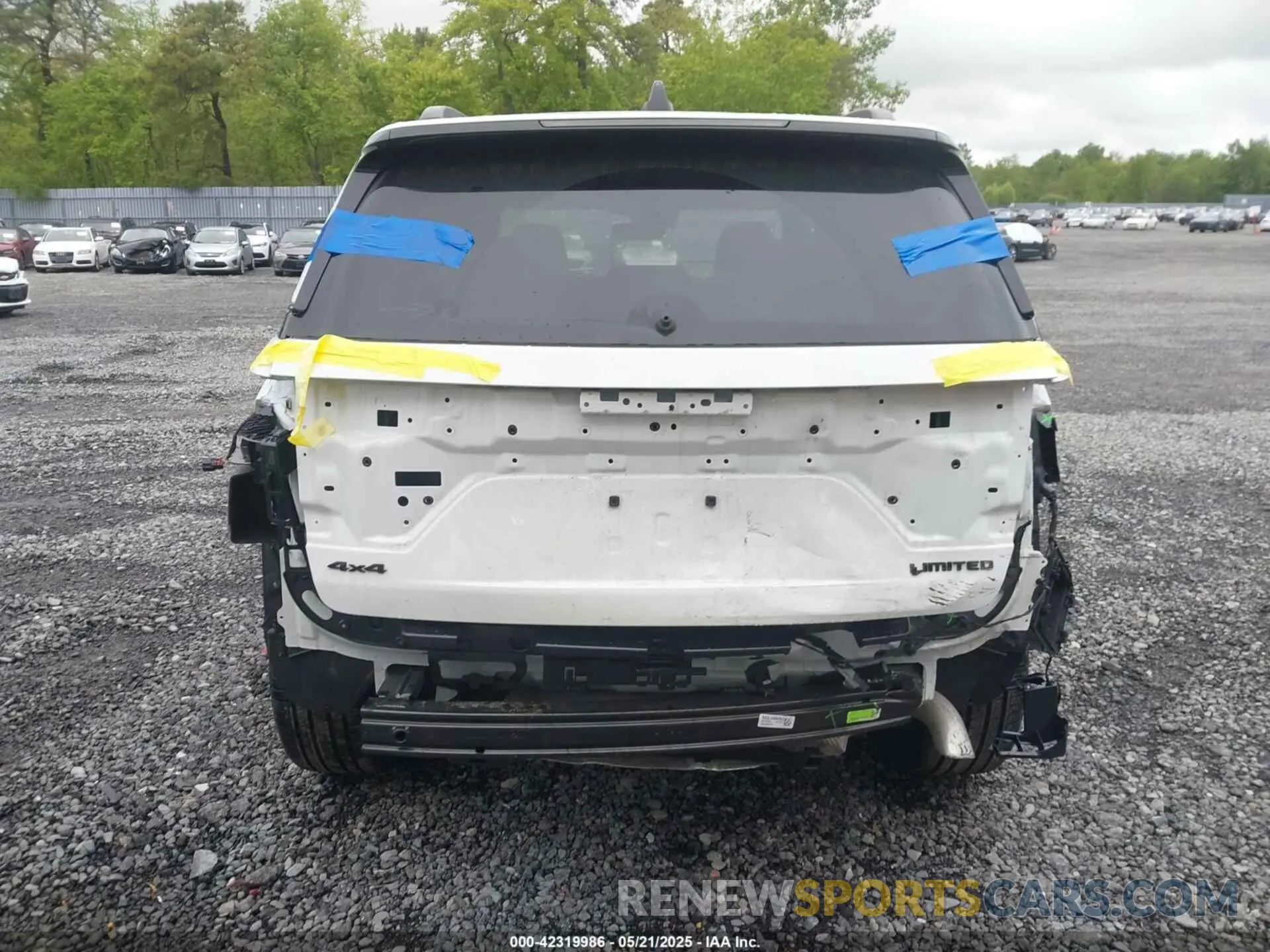 16 Photograph of a damaged car 1C4RJHBG5RC232263 JEEP GRAND CHEROKEE 2024