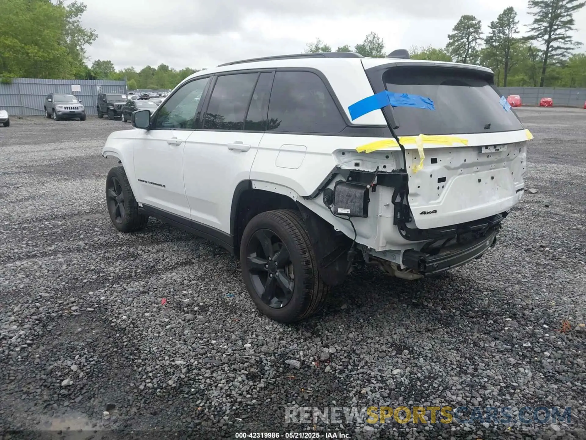 3 Photograph of a damaged car 1C4RJHBG5RC232263 JEEP GRAND CHEROKEE 2024