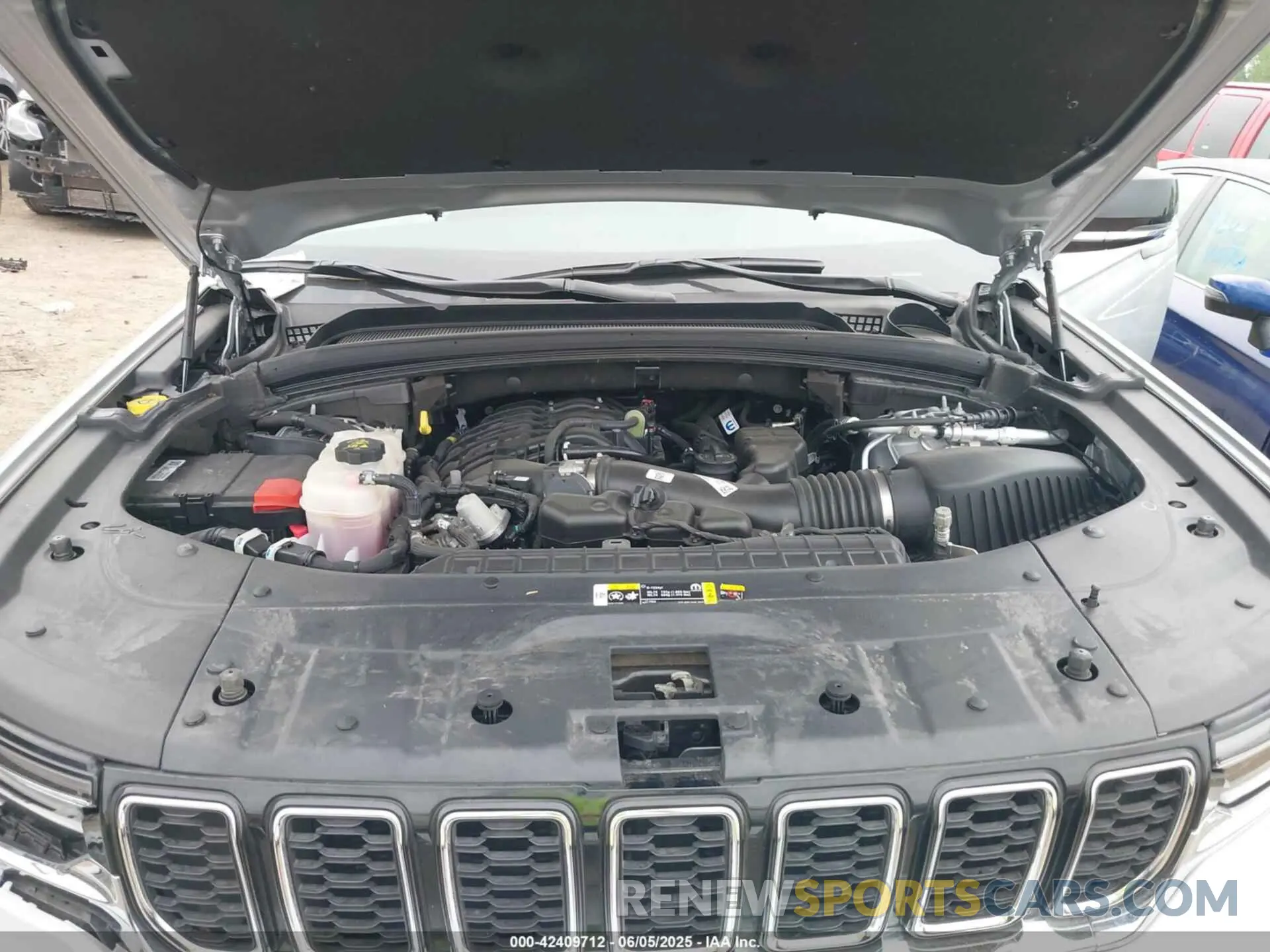 10 Photograph of a damaged car 1C4RJHBG5RC679868 JEEP GRAND CHEROKEE 2024