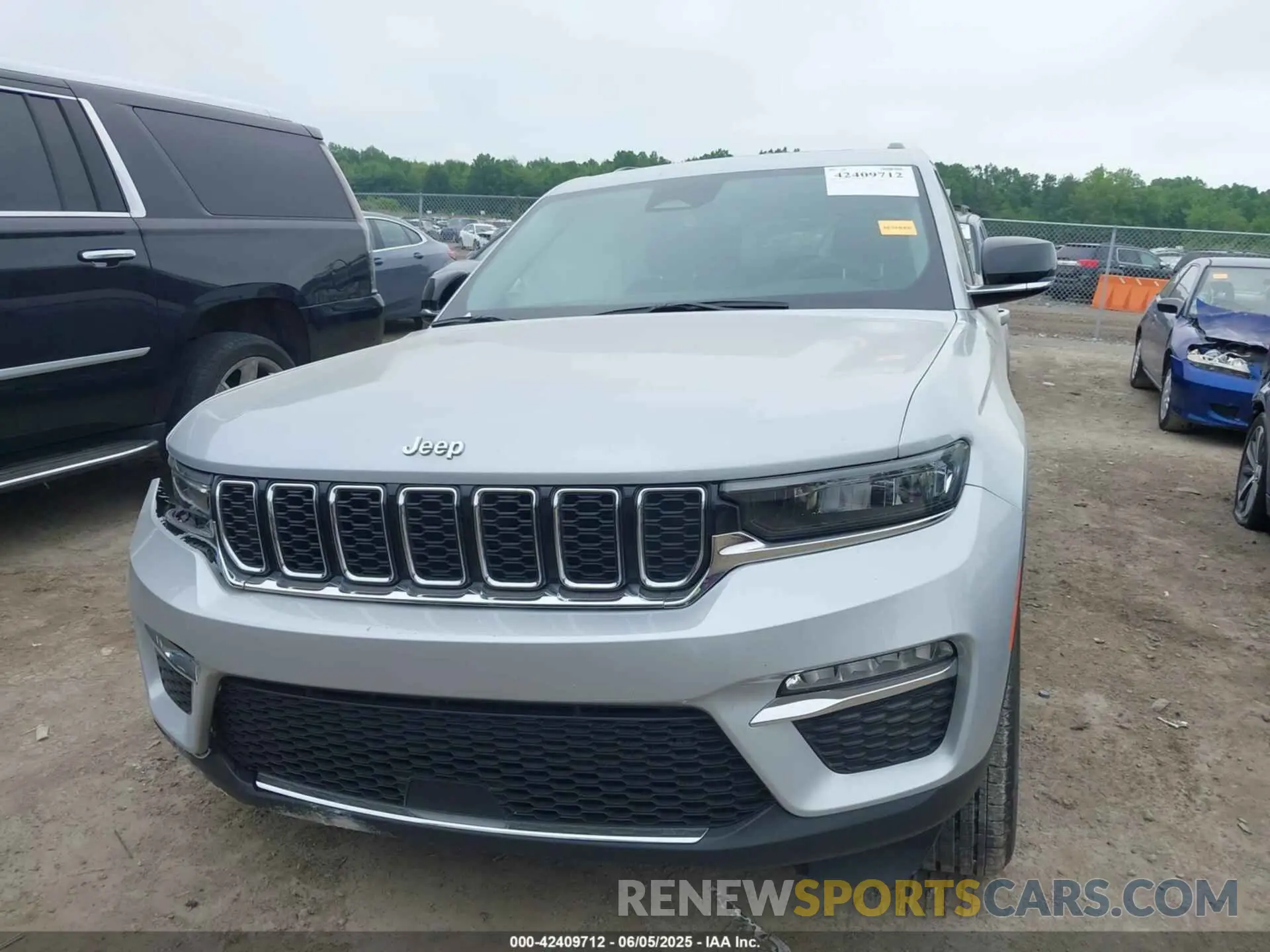 12 Photograph of a damaged car 1C4RJHBG5RC679868 JEEP GRAND CHEROKEE 2024