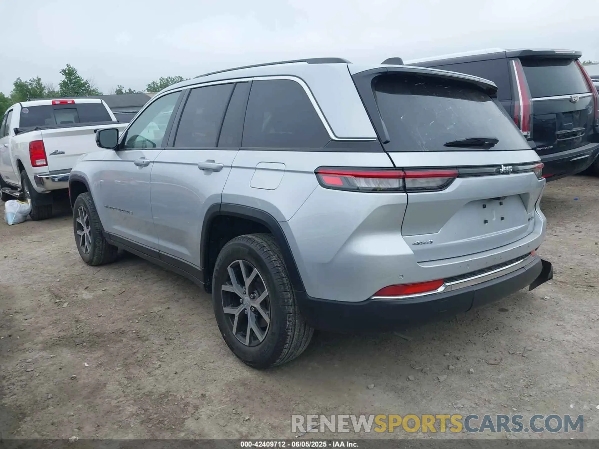 3 Photograph of a damaged car 1C4RJHBG5RC679868 JEEP GRAND CHEROKEE 2024