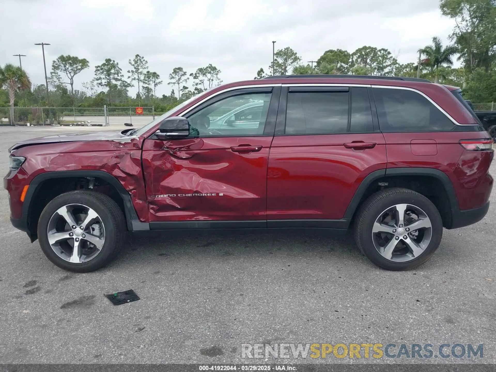 14 Photograph of a damaged car 1C4RJHBG6RC210112 JEEP GRAND CHEROKEE 2024