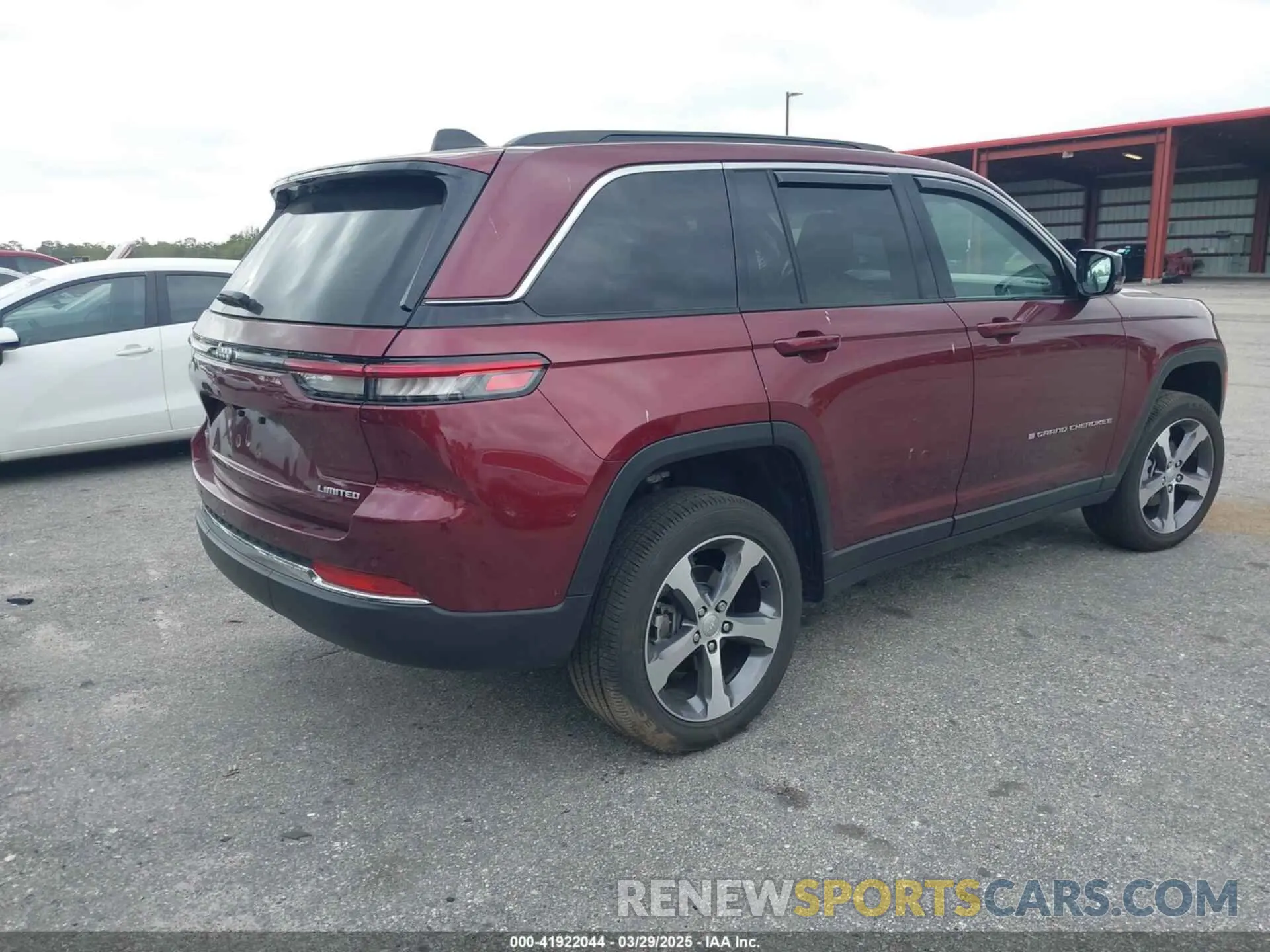 4 Photograph of a damaged car 1C4RJHBG6RC210112 JEEP GRAND CHEROKEE 2024