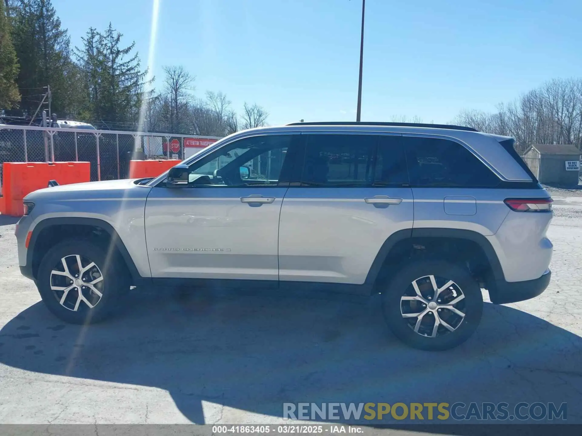 14 Photograph of a damaged car 1C4RJHBG8R8515355 JEEP GRAND CHEROKEE 2024