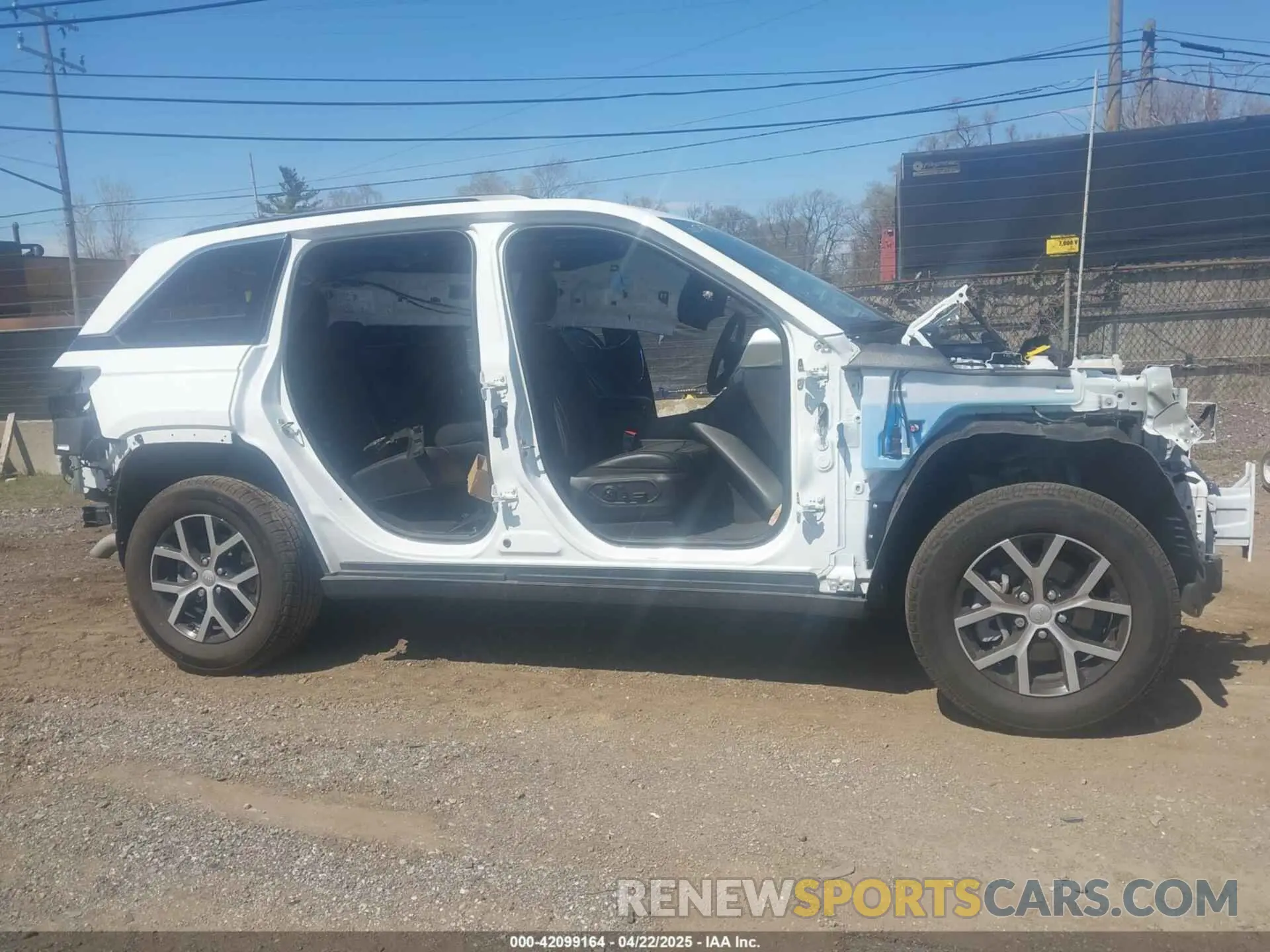 12 Photograph of a damaged car 1C4RJHBG8RC260901 JEEP GRAND CHEROKEE 2024