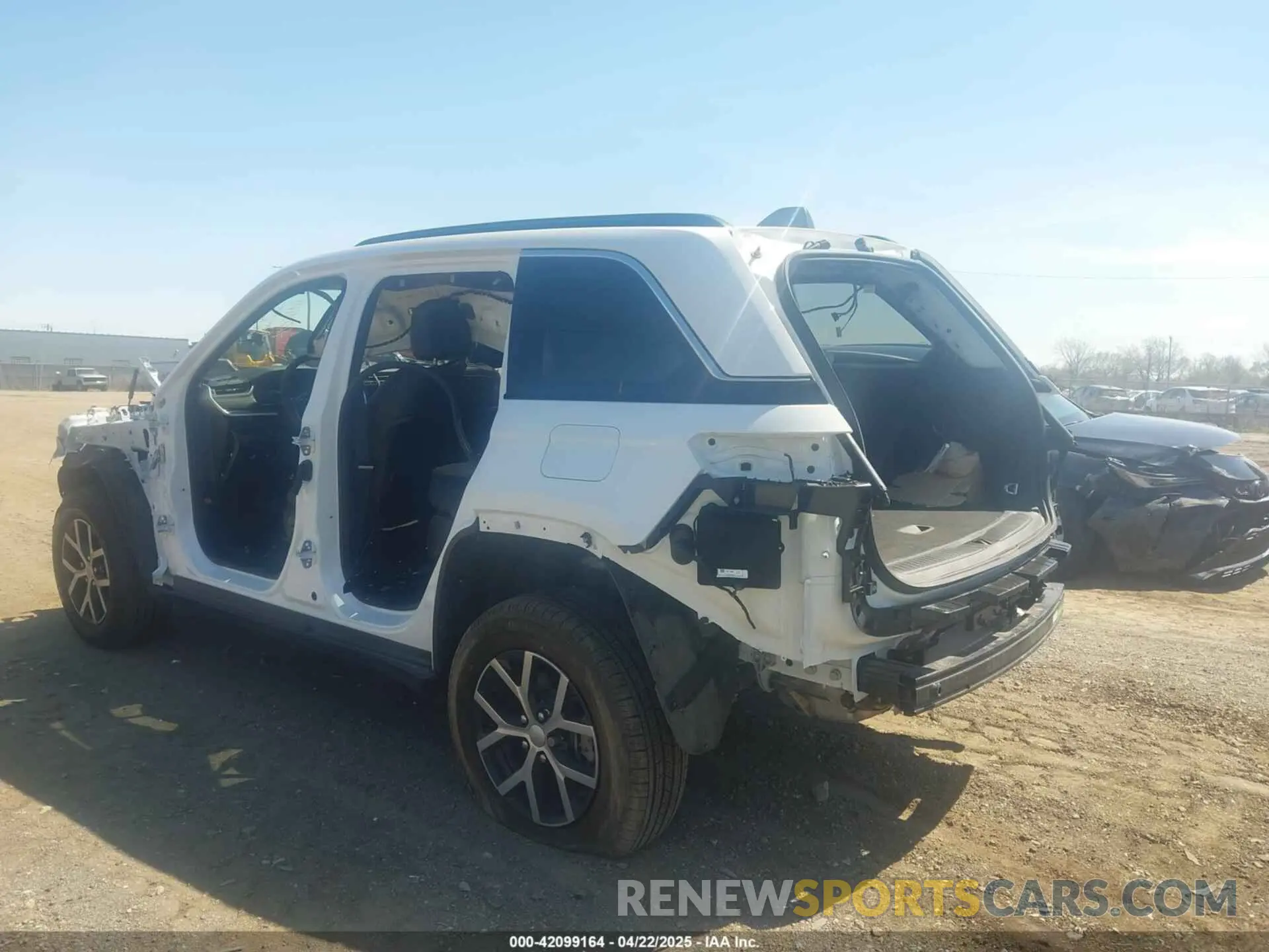 3 Photograph of a damaged car 1C4RJHBG8RC260901 JEEP GRAND CHEROKEE 2024