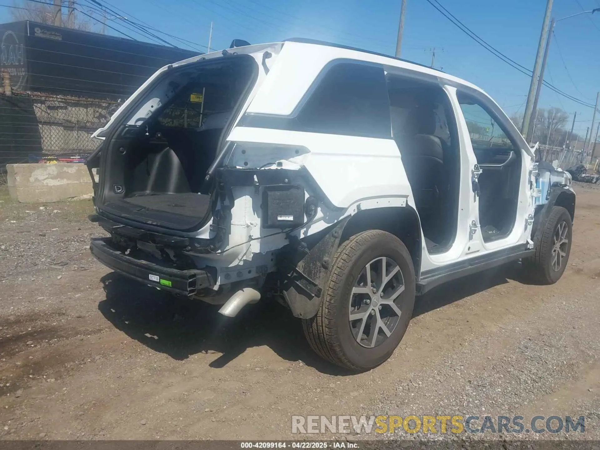 4 Photograph of a damaged car 1C4RJHBG8RC260901 JEEP GRAND CHEROKEE 2024