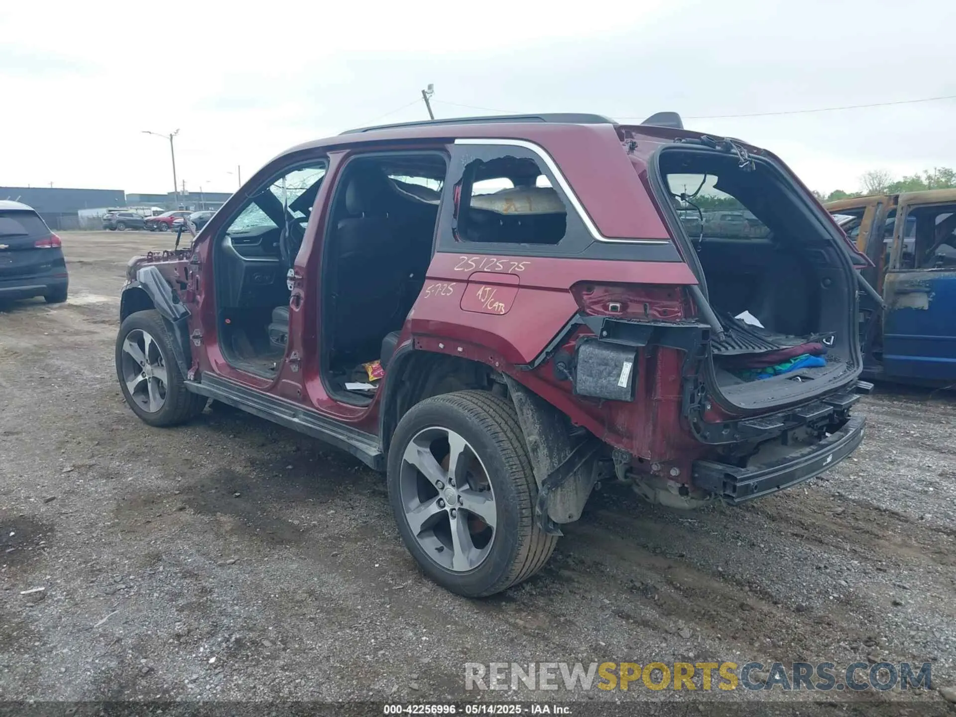 3 Photograph of a damaged car 1C4RJHBG9RC132120 JEEP GRAND CHEROKEE 2024