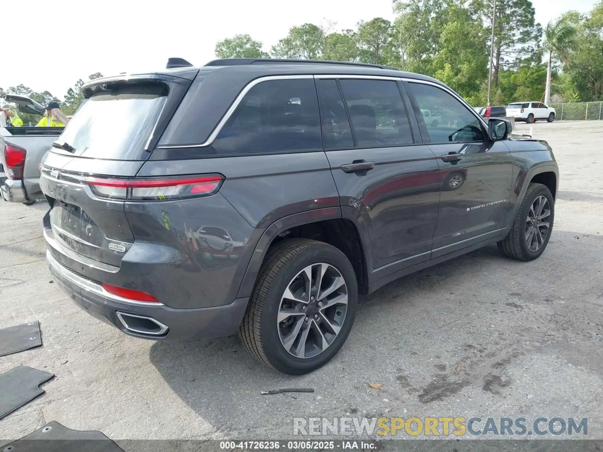 4 Photograph of a damaged car 1C4RJHDG8R8540110 JEEP GRAND CHEROKEE 2024