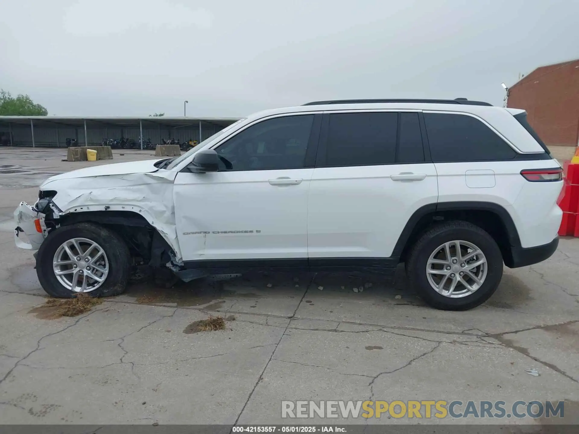 15 Photograph of a damaged car 1C4RJGAG1SC284247 JEEP GRAND CHEROKEE 2025