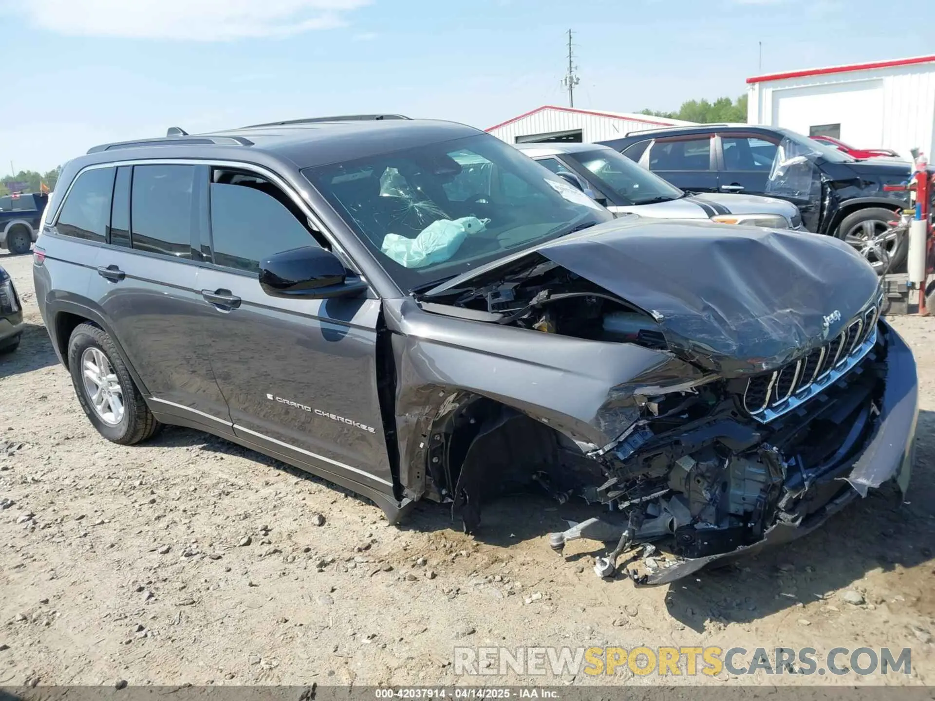 1 Photograph of a damaged car 1C4RJGAGXSC284361 JEEP GRAND CHEROKEE 2025