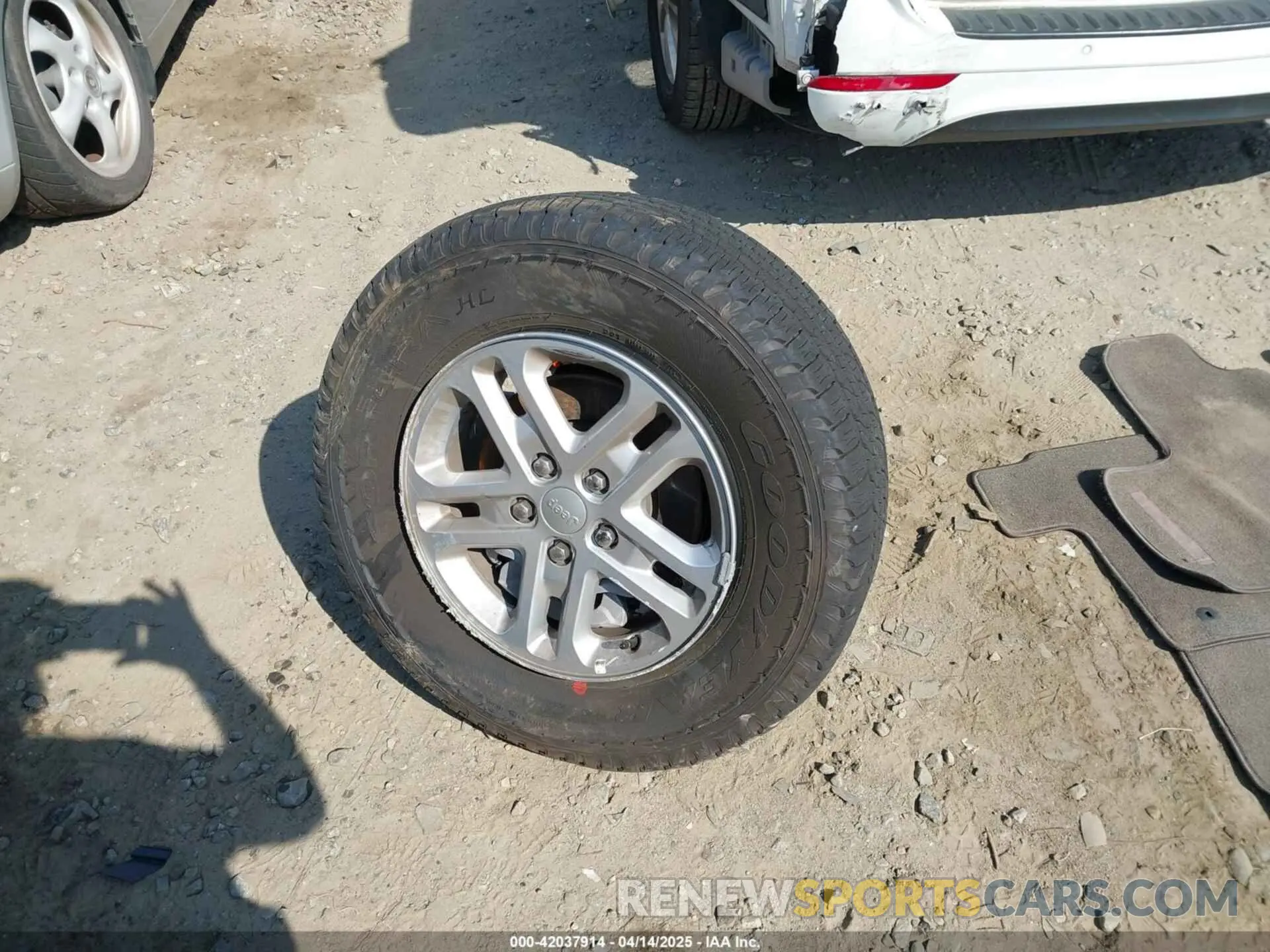 12 Photograph of a damaged car 1C4RJGAGXSC284361 JEEP GRAND CHEROKEE 2025
