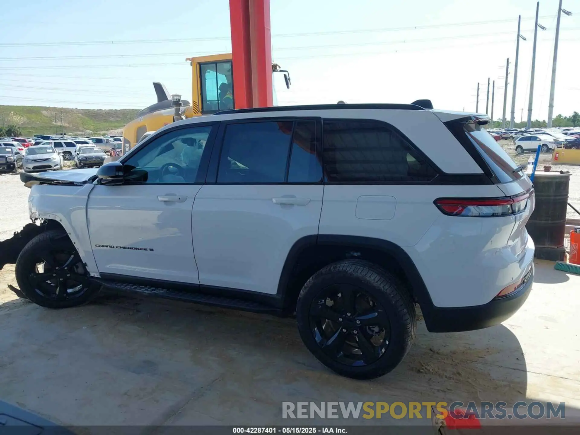 15 Photograph of a damaged car 1C4RJGBG0SC283119 JEEP GRAND CHEROKEE 2025