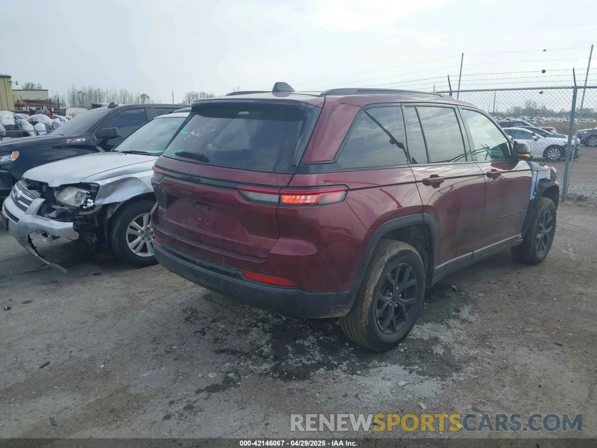 4 Photograph of a damaged car 1C4RJHAG5S8657198 JEEP GRAND CHEROKEE 2025