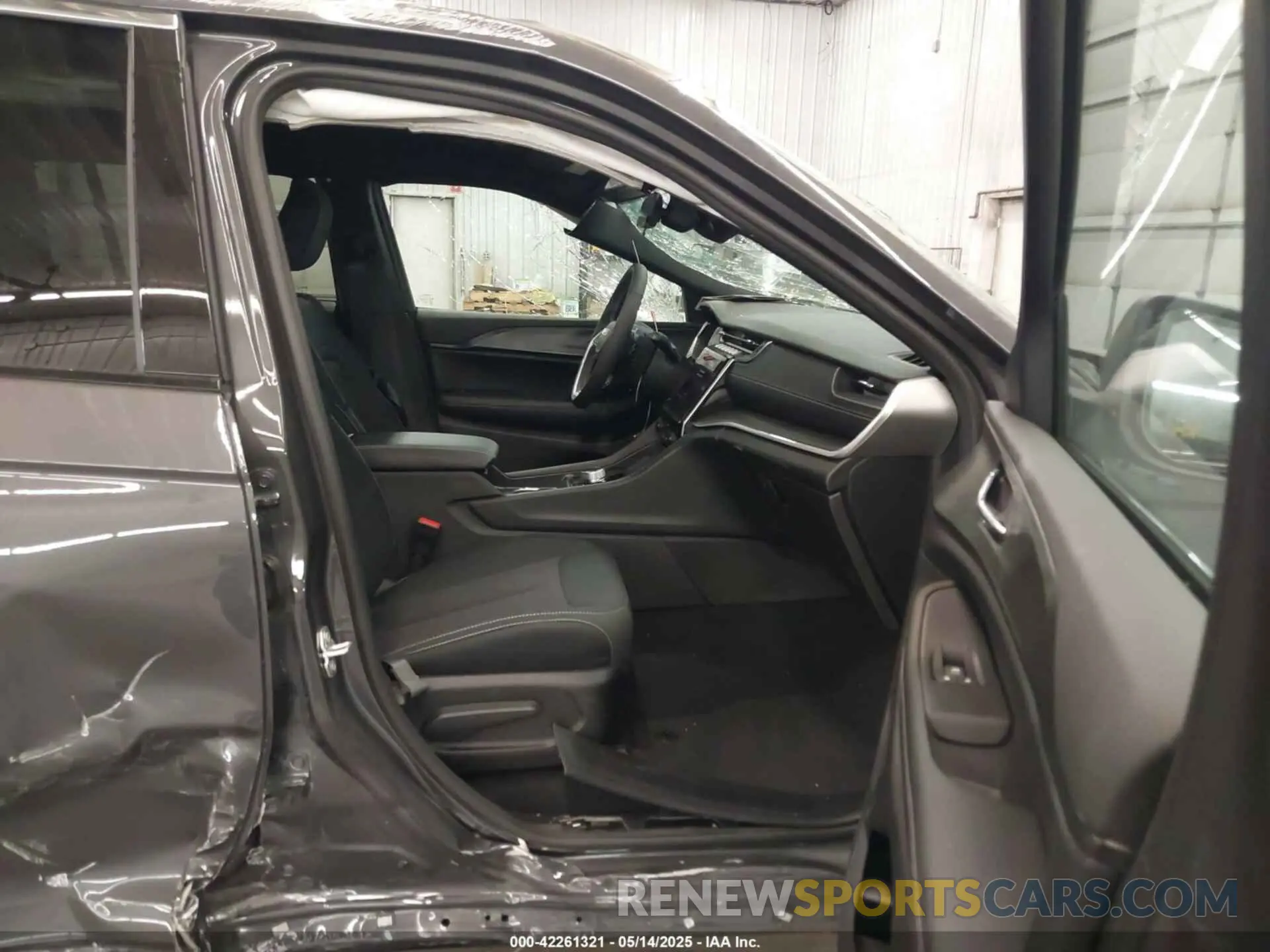 5 Photograph of a damaged car 1C4RJHAG5SC278876 JEEP GRAND CHEROKEE 2025