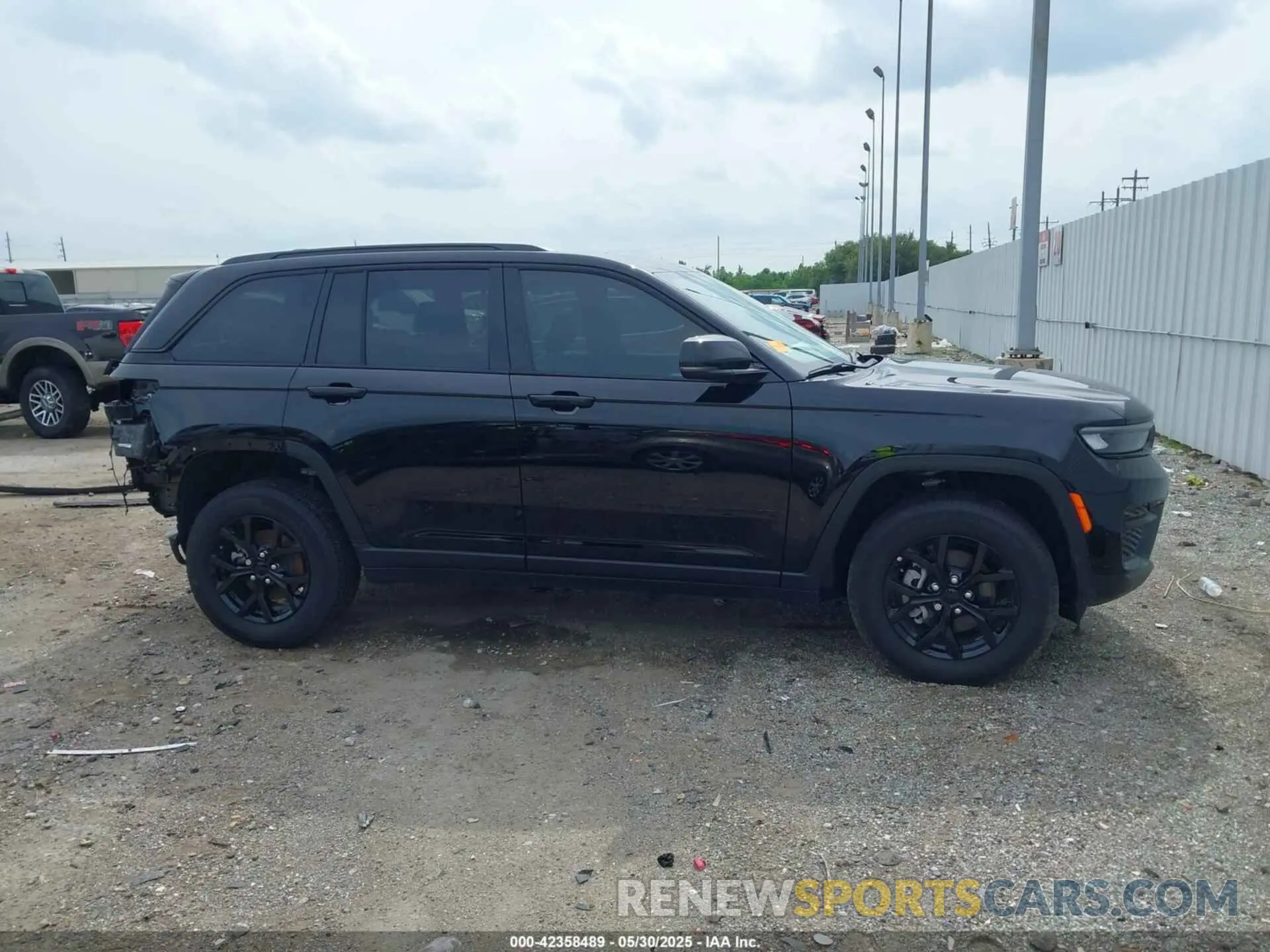 14 Photograph of a damaged car 1C4RJHAG9SC275172 JEEP GRAND CHEROKEE 2025