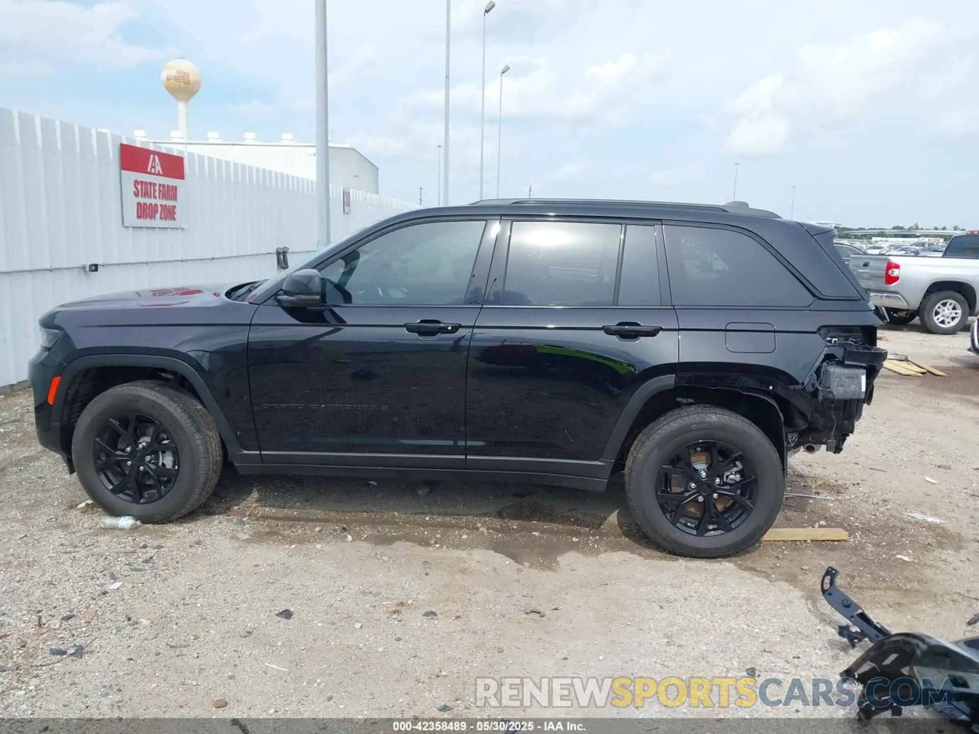 15 Photograph of a damaged car 1C4RJHAG9SC275172 JEEP GRAND CHEROKEE 2025