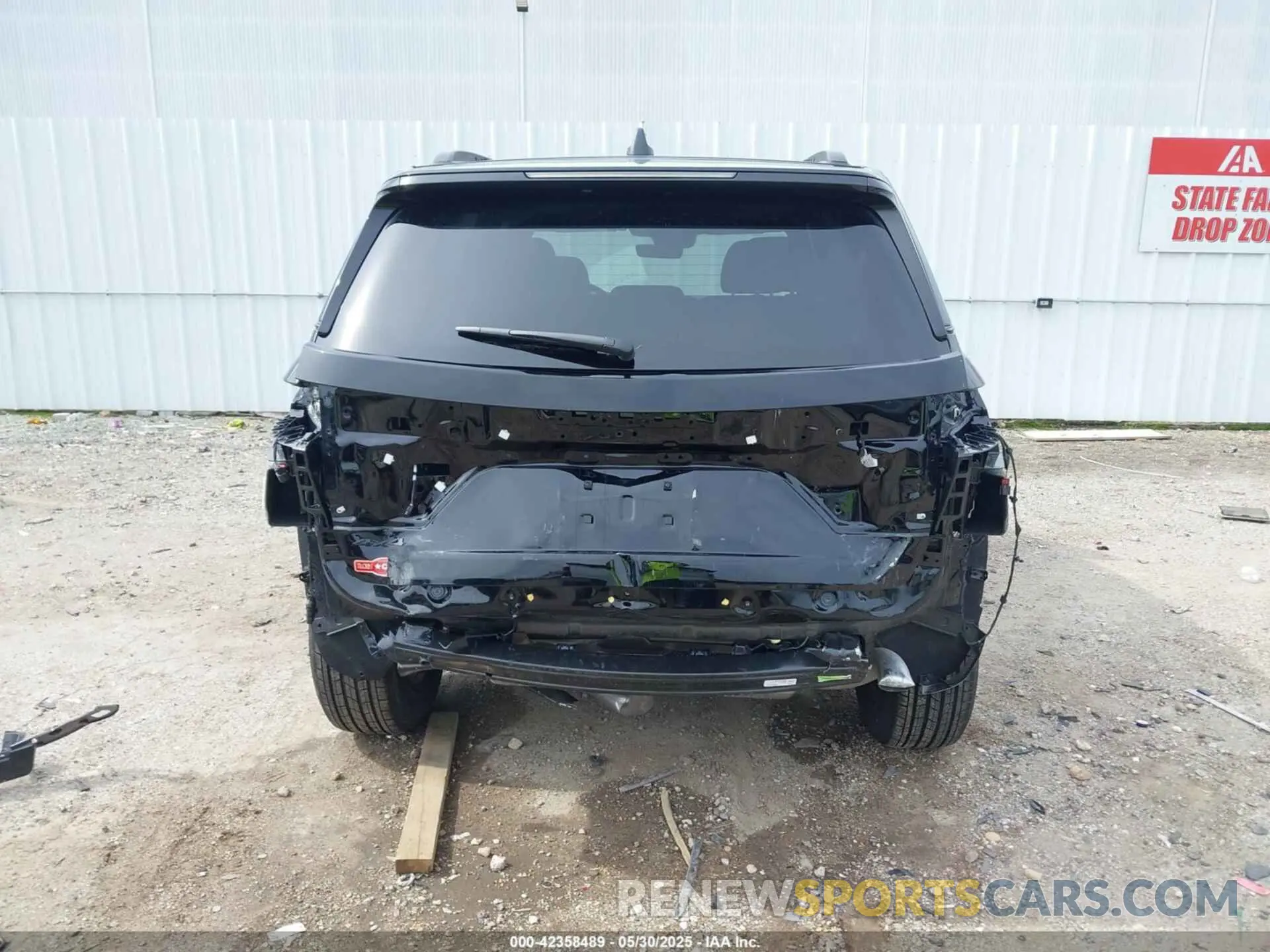 17 Photograph of a damaged car 1C4RJHAG9SC275172 JEEP GRAND CHEROKEE 2025