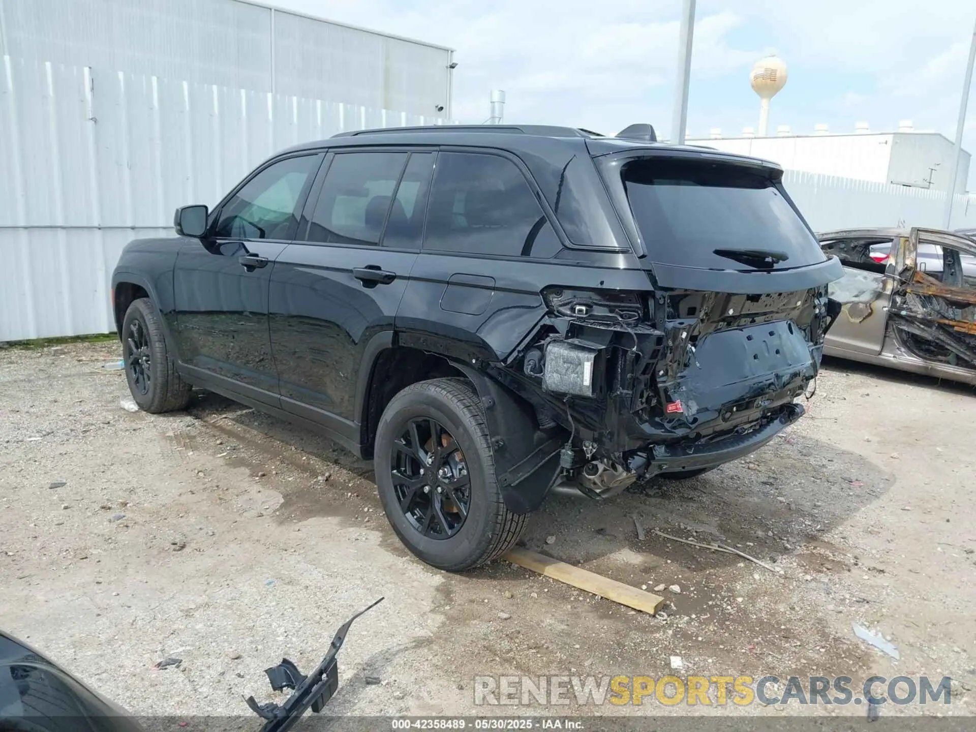 3 Photograph of a damaged car 1C4RJHAG9SC275172 JEEP GRAND CHEROKEE 2025
