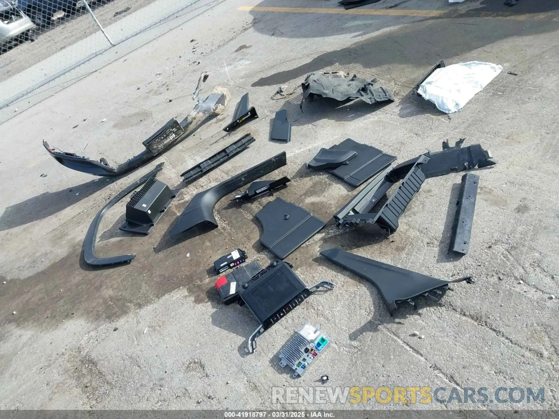 12 Photograph of a damaged car 1C4RJHAGXSC289968 JEEP GRAND CHEROKEE 2025