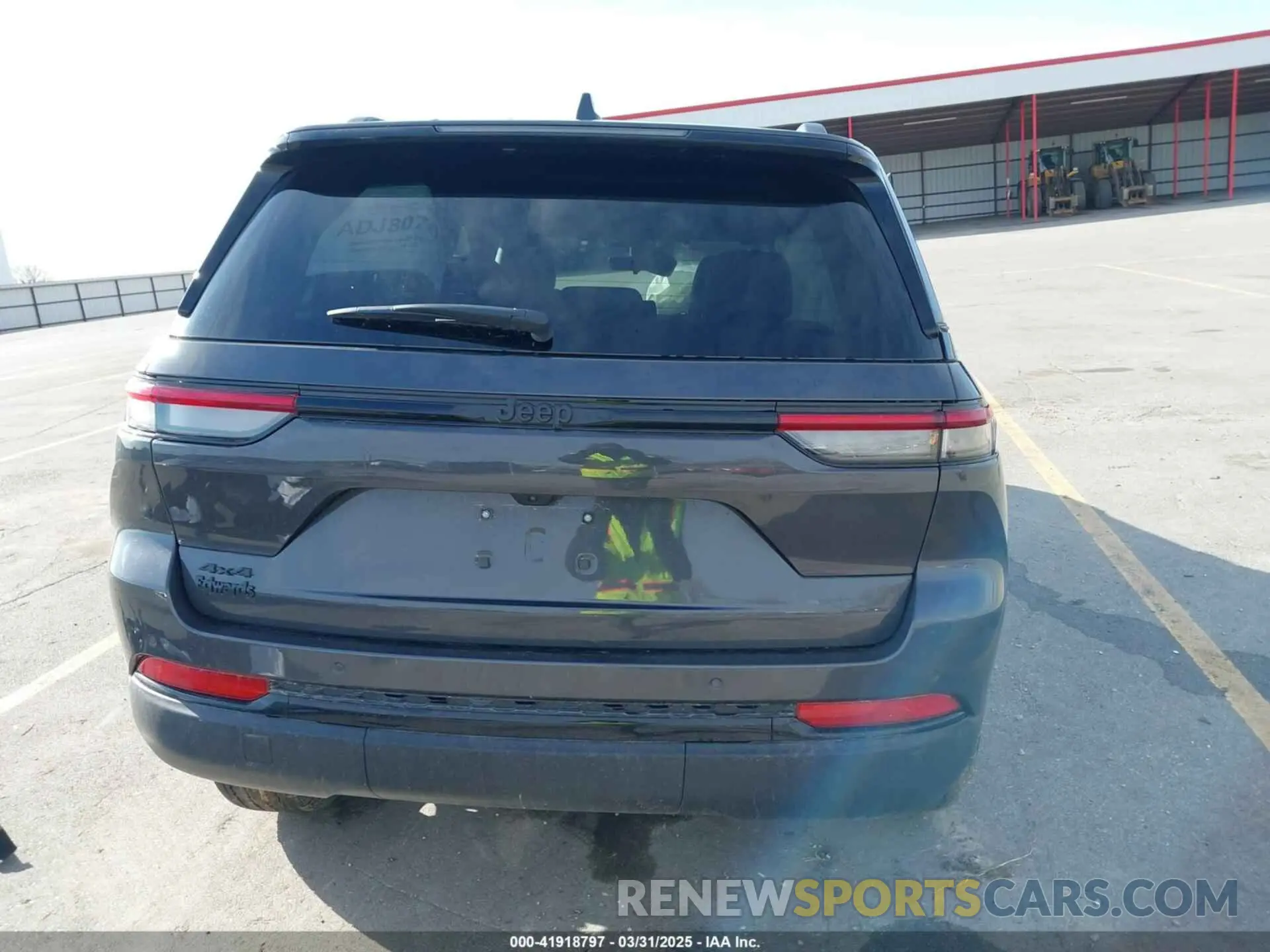 17 Photograph of a damaged car 1C4RJHAGXSC289968 JEEP GRAND CHEROKEE 2025