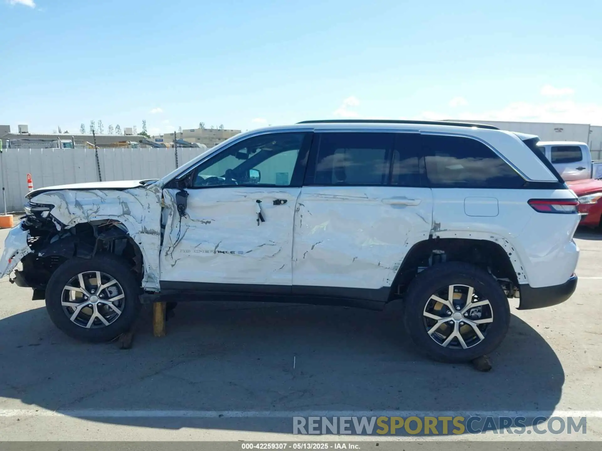 13 Photograph of a damaged car 1C4RJHBG3SC311453 JEEP GRAND CHEROKEE 2025
