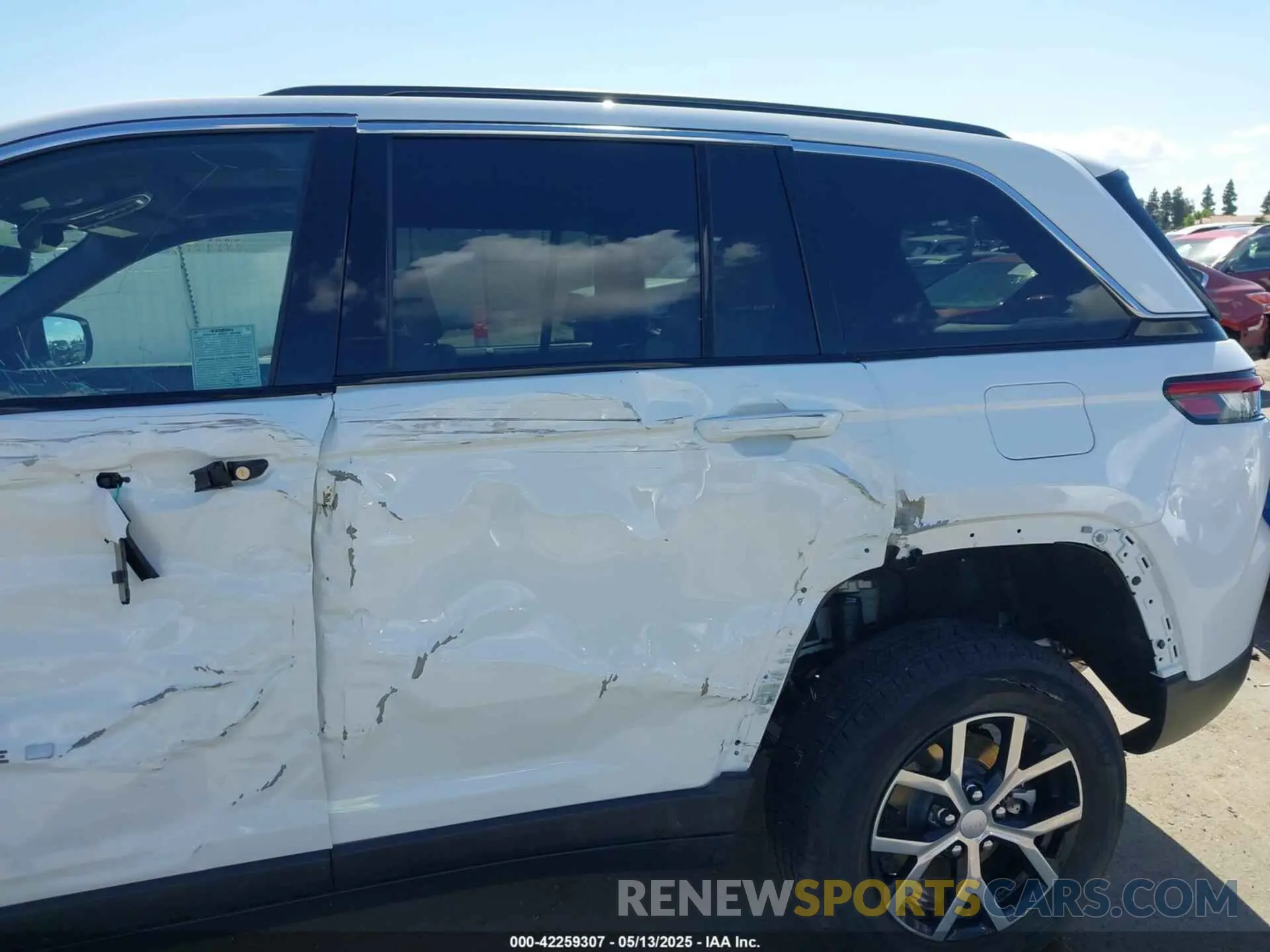 18 Photograph of a damaged car 1C4RJHBG3SC311453 JEEP GRAND CHEROKEE 2025