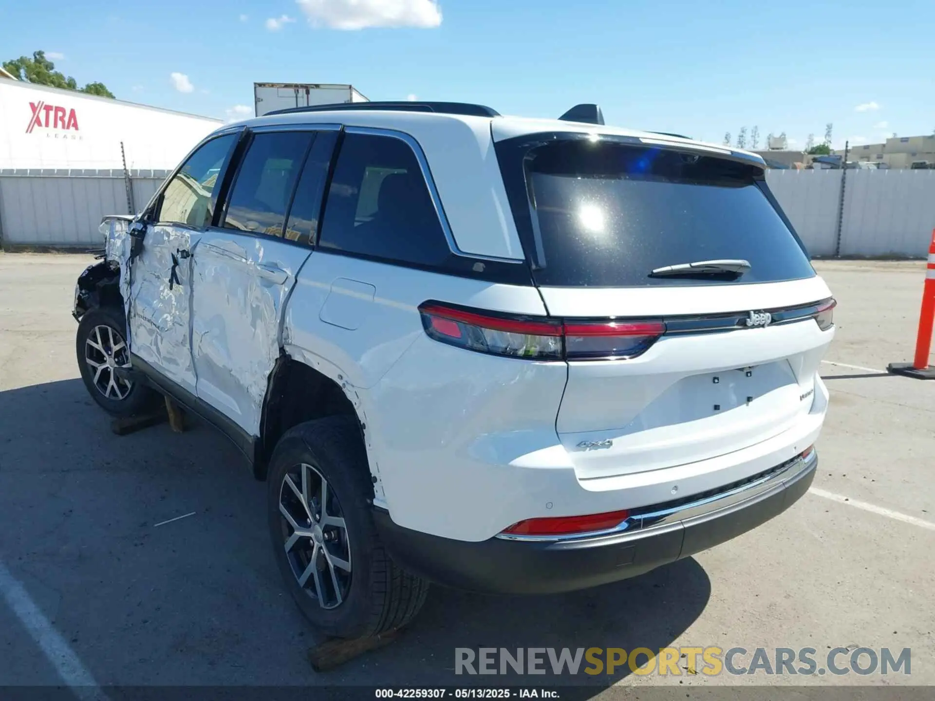 3 Photograph of a damaged car 1C4RJHBG3SC311453 JEEP GRAND CHEROKEE 2025