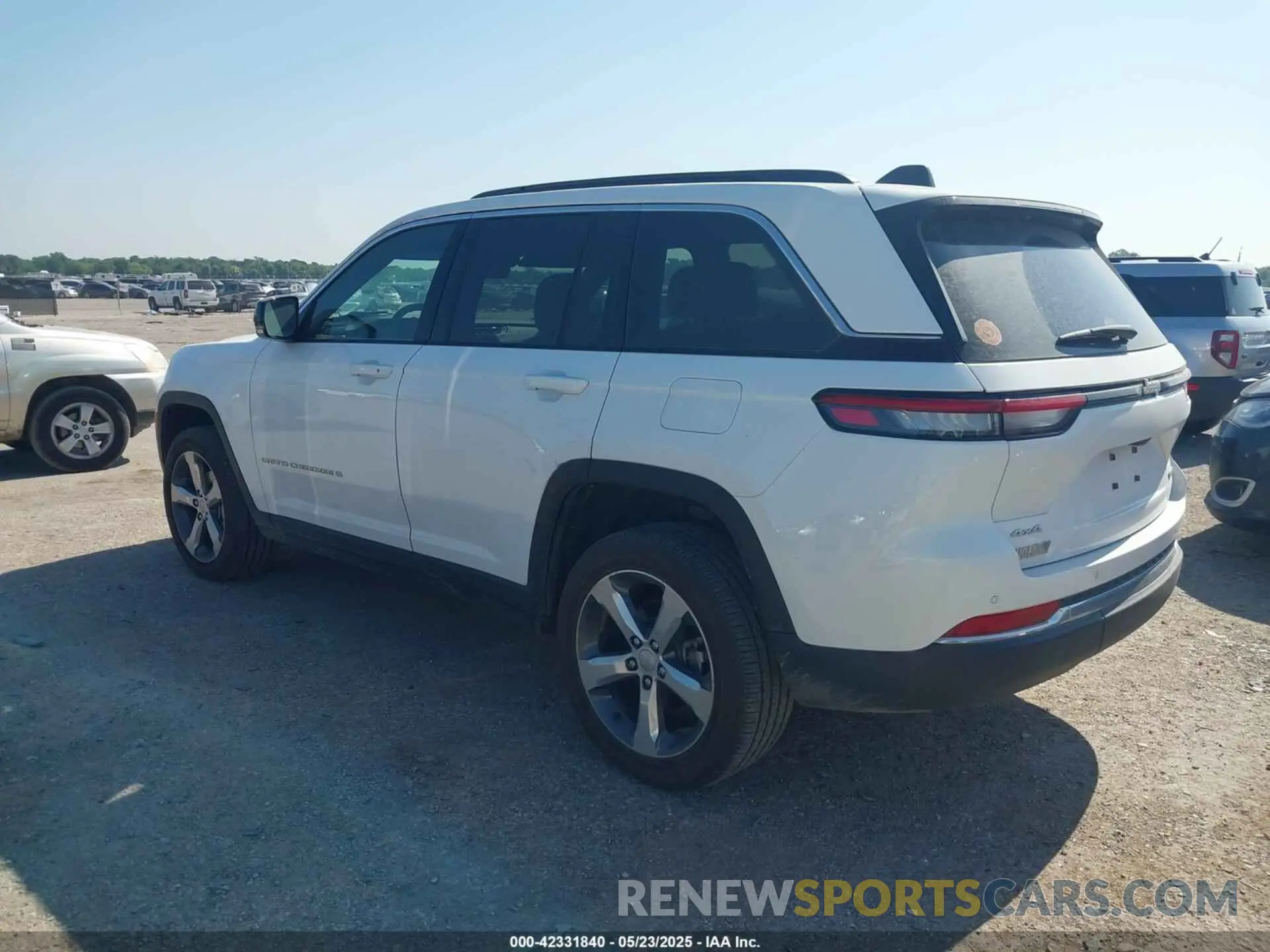 3 Photograph of a damaged car 1C4RJHBG7SC272351 JEEP GRAND CHEROKEE 2025