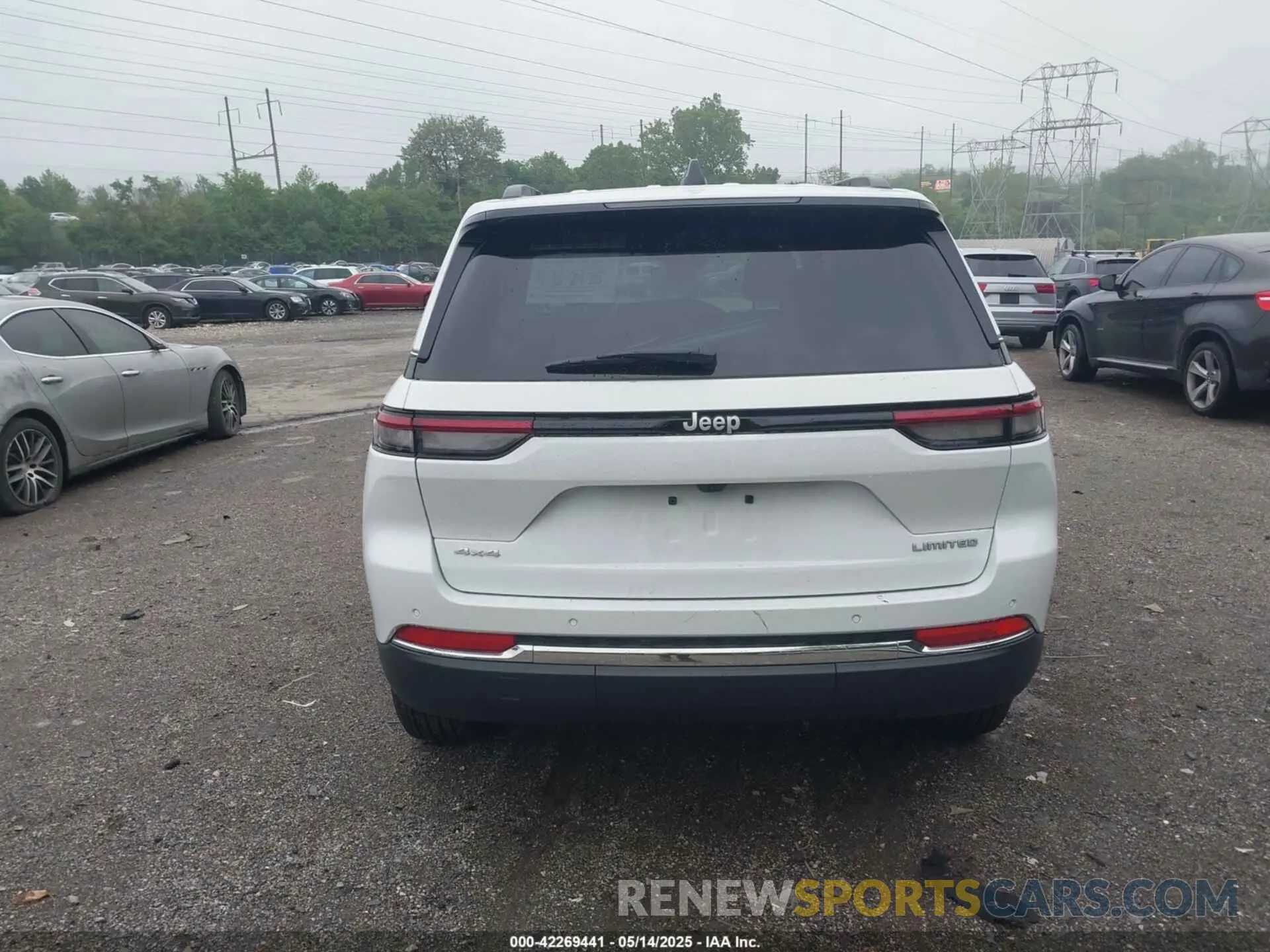 17 Photograph of a damaged car 1C4RJHBG8S8628454 JEEP GRAND CHEROKEE 2025