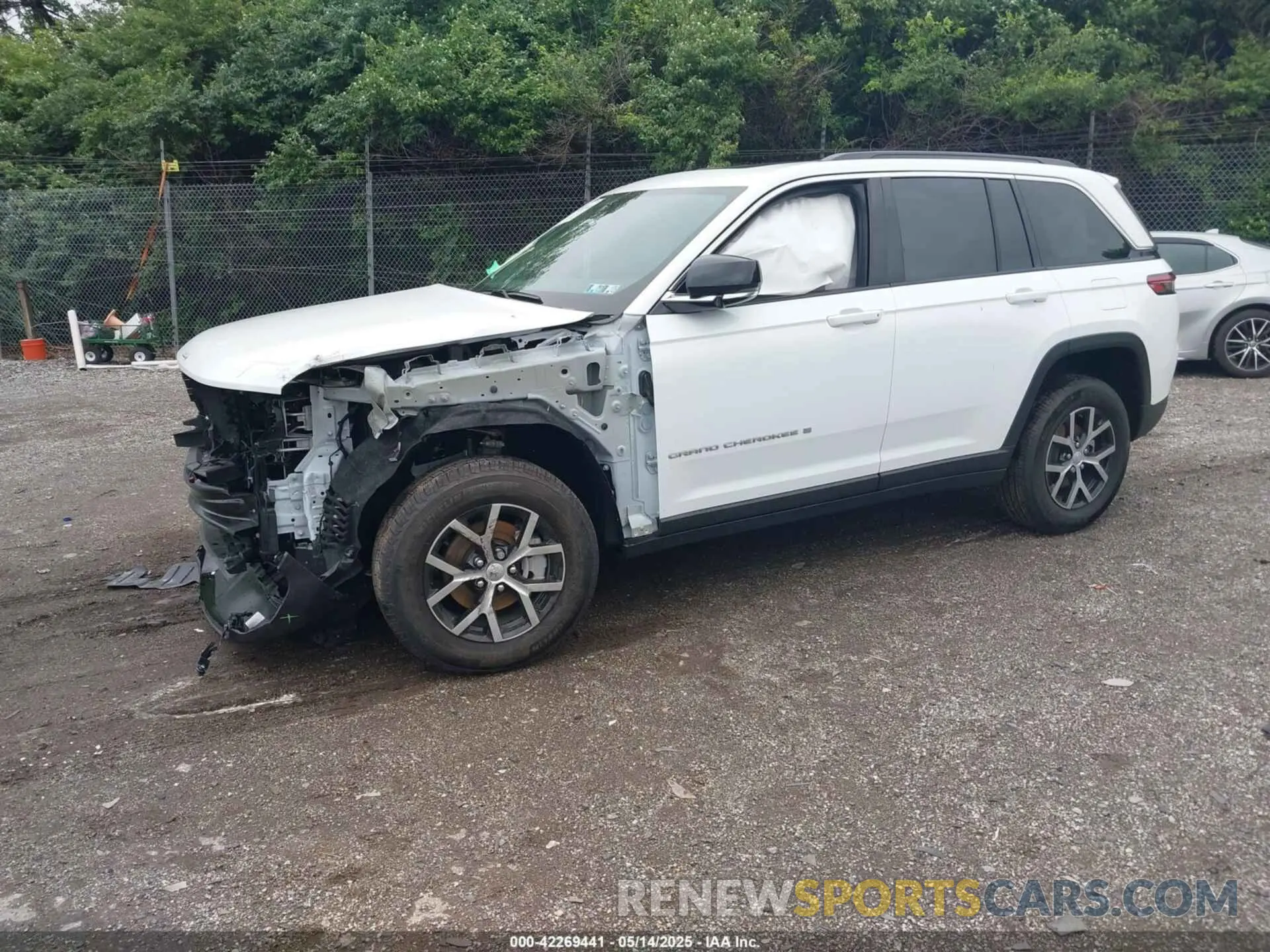 2 Photograph of a damaged car 1C4RJHBG8S8628454 JEEP GRAND CHEROKEE 2025