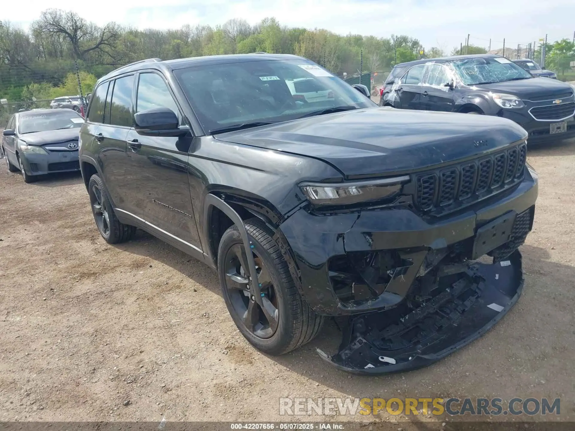 1 Photograph of a damaged car 1C4RJHBG8SC298313 JEEP GRAND CHEROKEE 2025