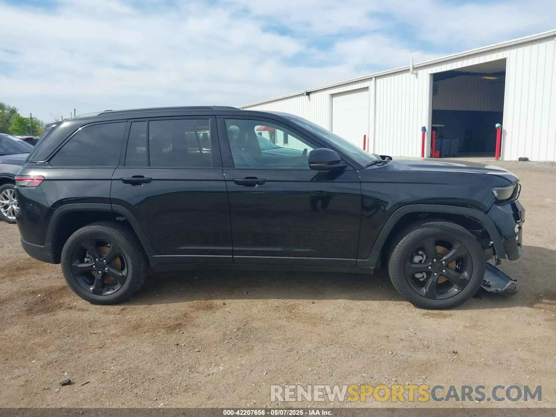 13 Photograph of a damaged car 1C4RJHBG8SC298313 JEEP GRAND CHEROKEE 2025