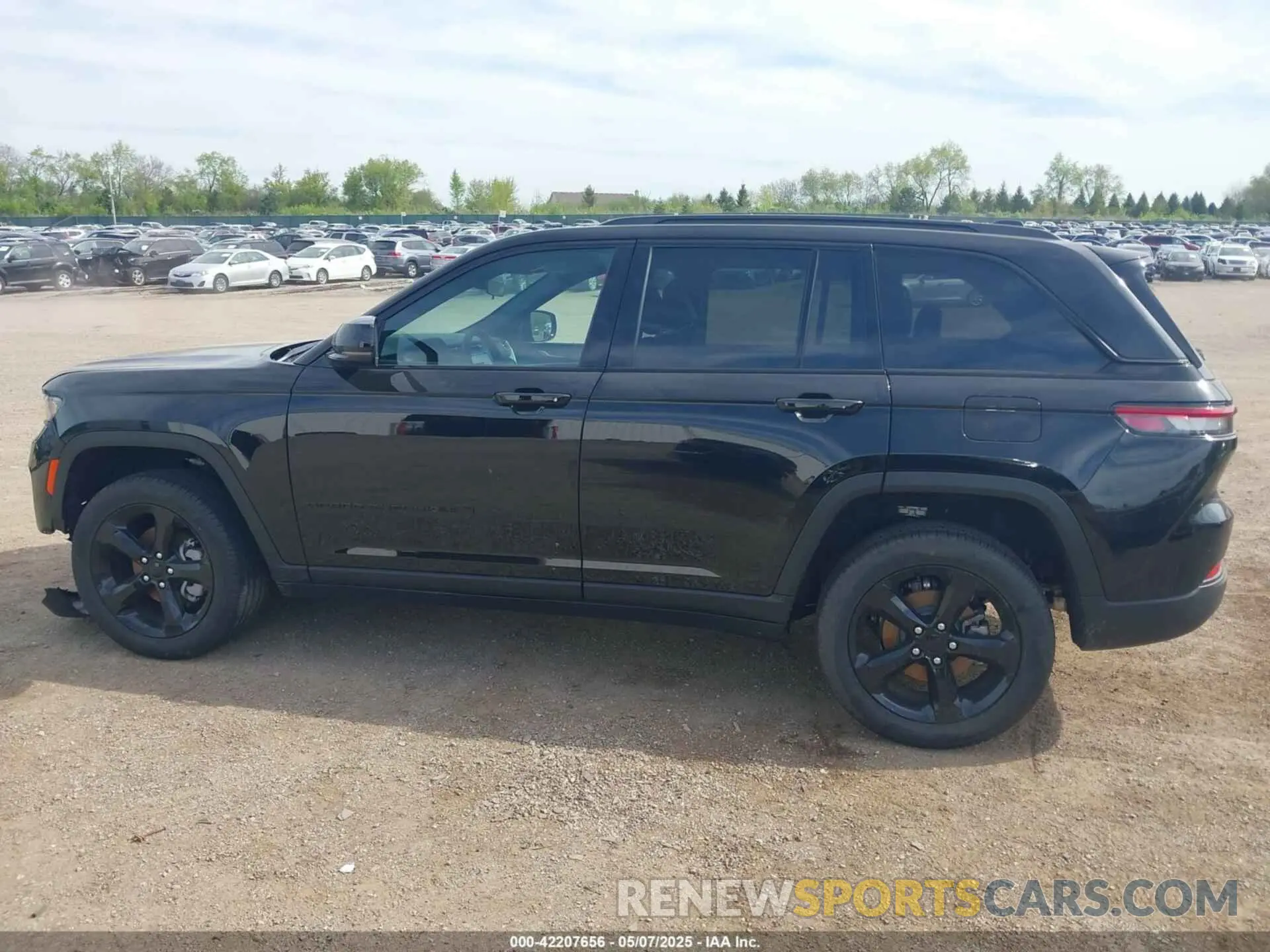 14 Photograph of a damaged car 1C4RJHBG8SC298313 JEEP GRAND CHEROKEE 2025