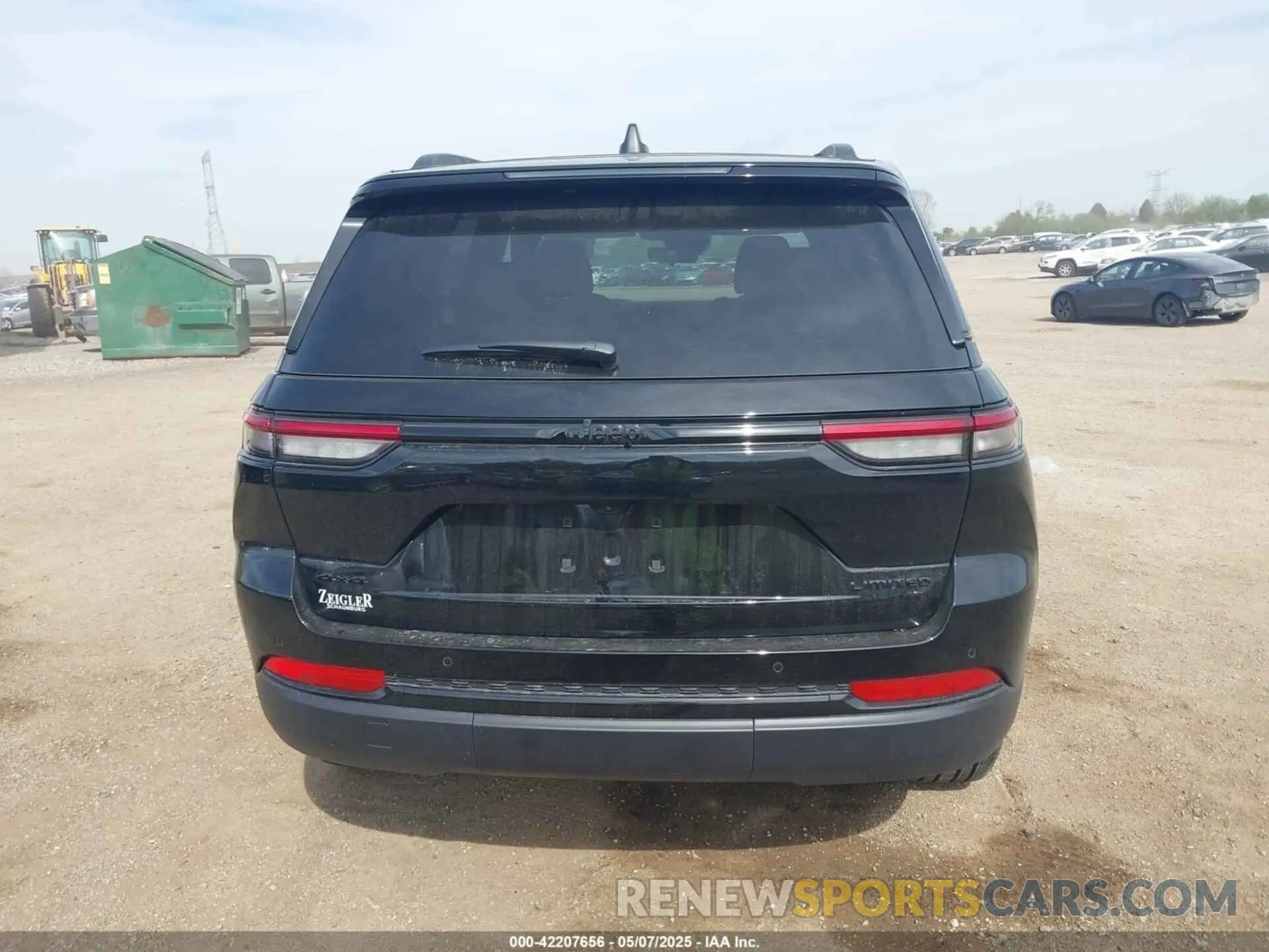 16 Photograph of a damaged car 1C4RJHBG8SC298313 JEEP GRAND CHEROKEE 2025