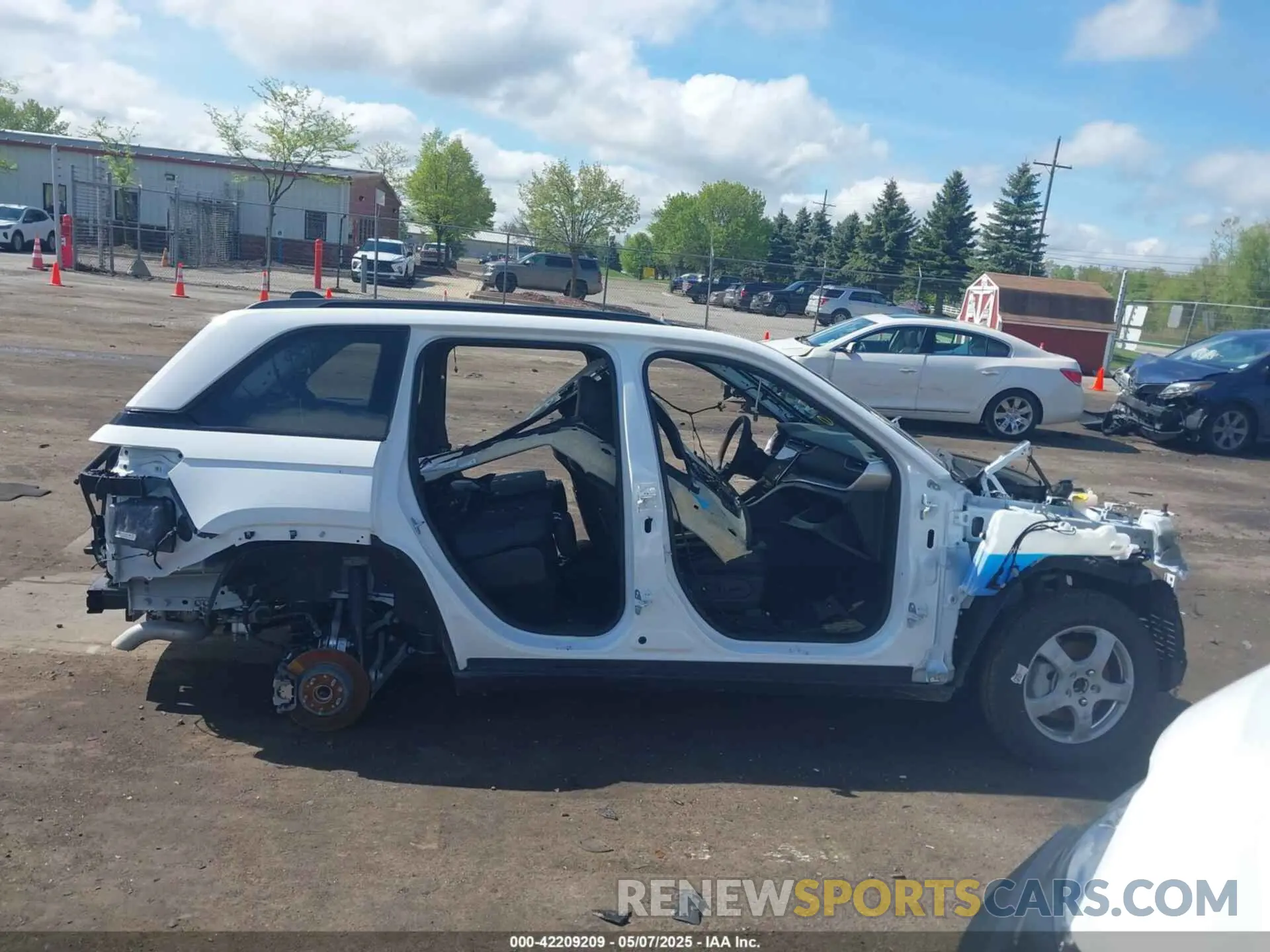 12 Photograph of a damaged car 1C4RJHBGXSC273106 JEEP GRAND CHEROKEE 2025