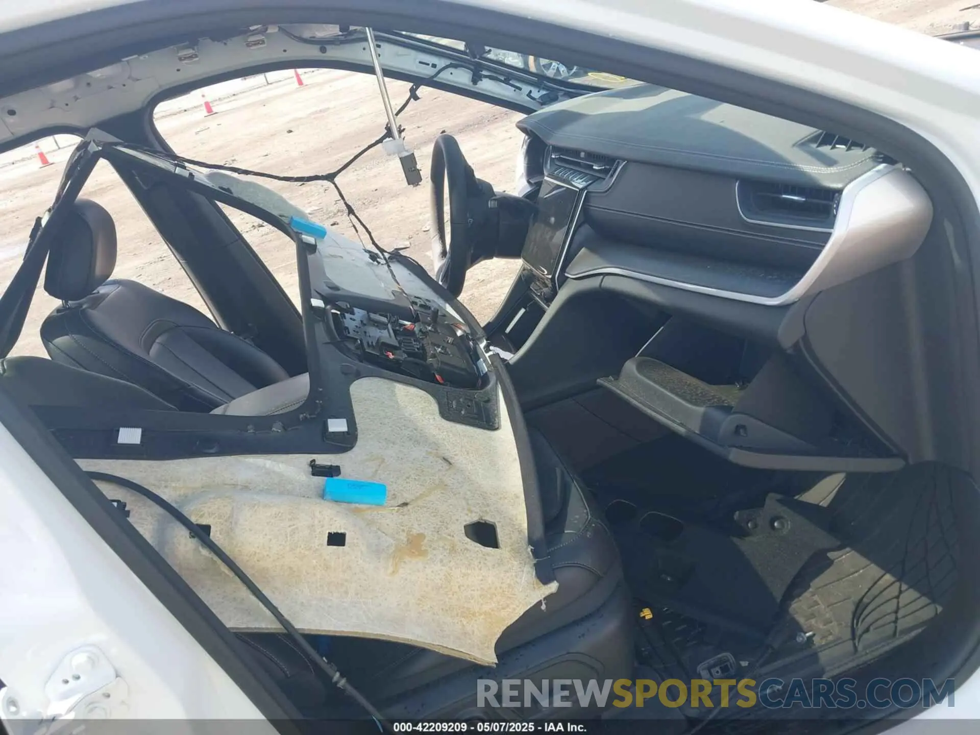 5 Photograph of a damaged car 1C4RJHBGXSC273106 JEEP GRAND CHEROKEE 2025