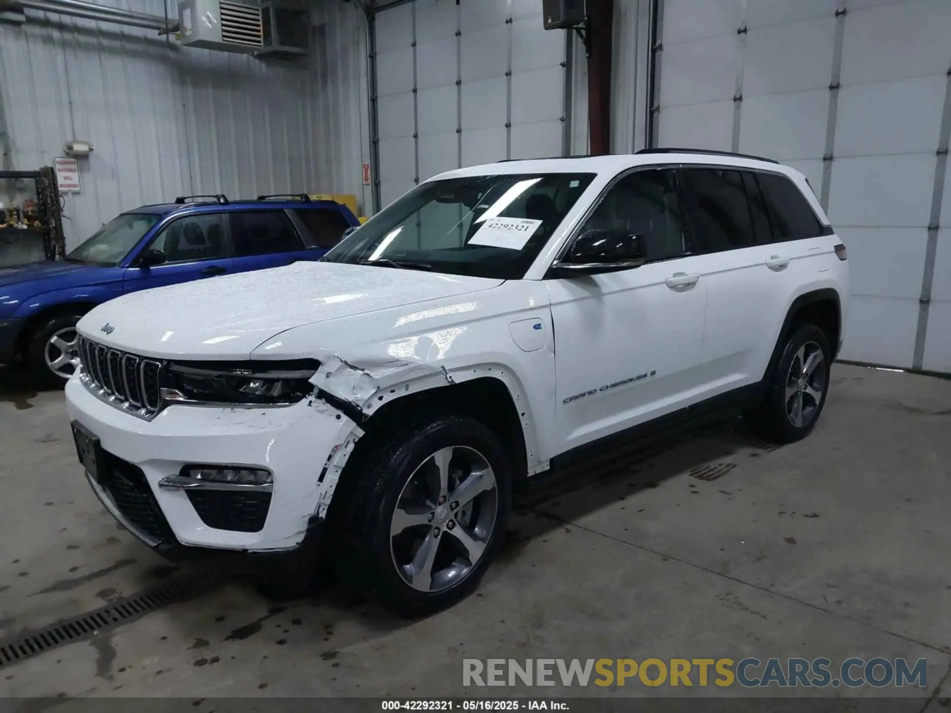 2 Photograph of a damaged car 1C4RJYB60N8748552 JEEP GRAND CHEROKEE 4XE 2022