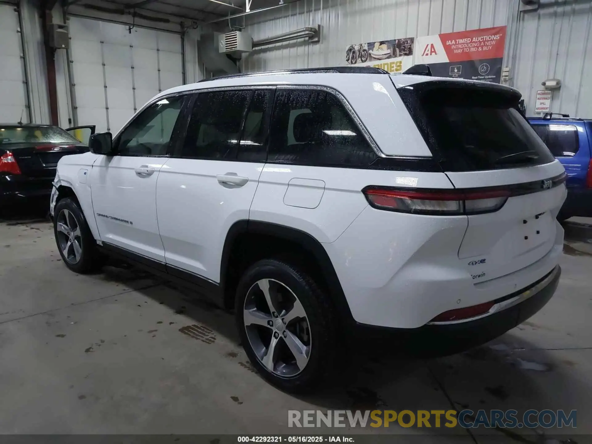 3 Photograph of a damaged car 1C4RJYB60N8748552 JEEP GRAND CHEROKEE 4XE 2022