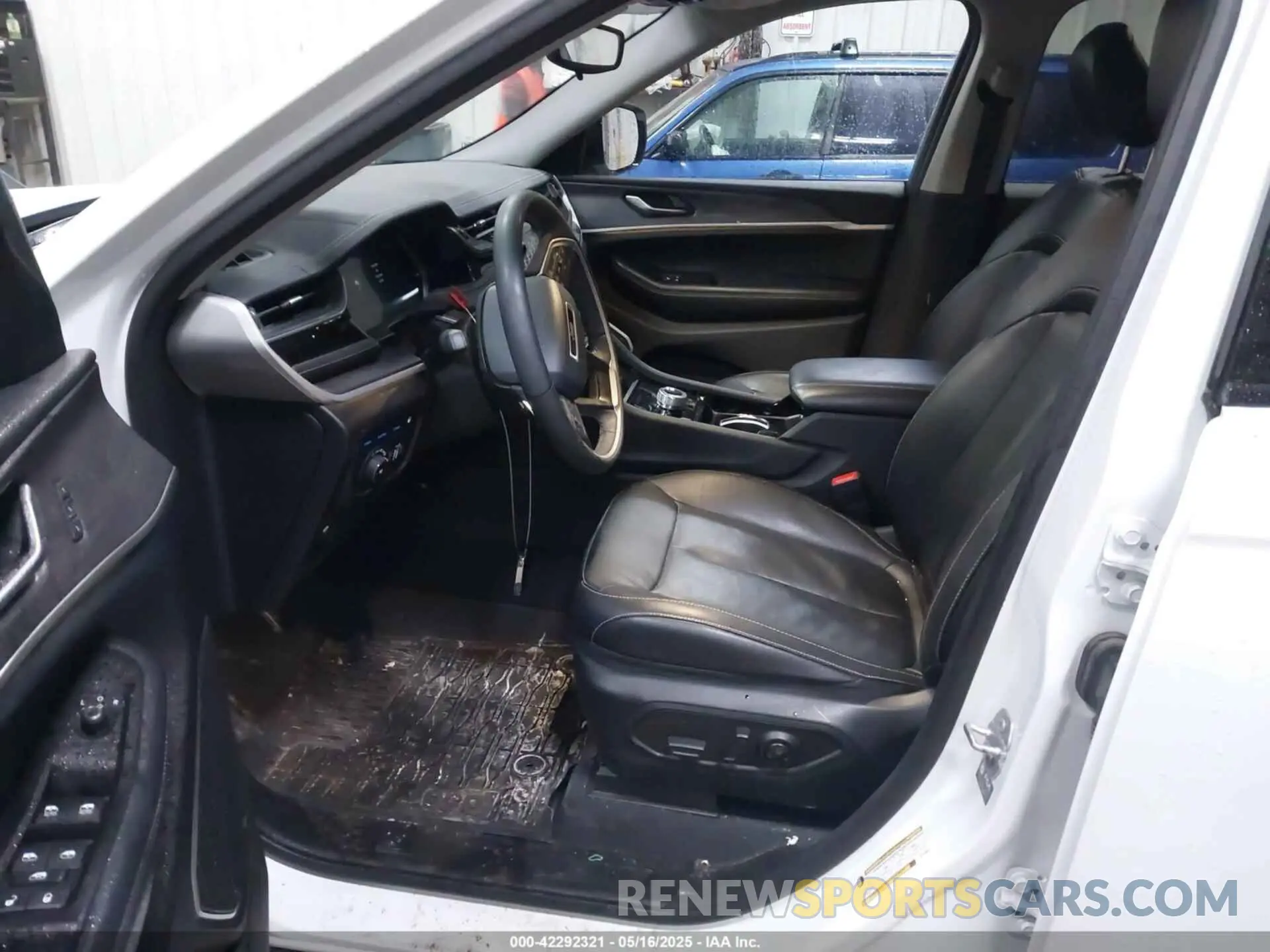 5 Photograph of a damaged car 1C4RJYB60N8748552 JEEP GRAND CHEROKEE 4XE 2022