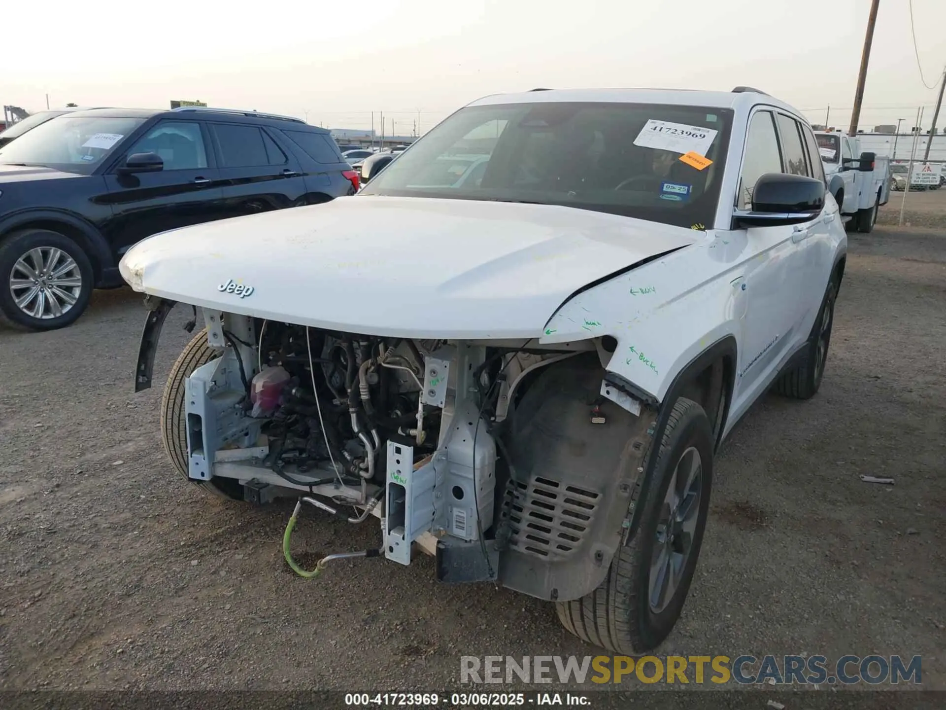 2 Photograph of a damaged car 1C4RJYB63N8762798 JEEP GRAND CHEROKEE 4XE 2022