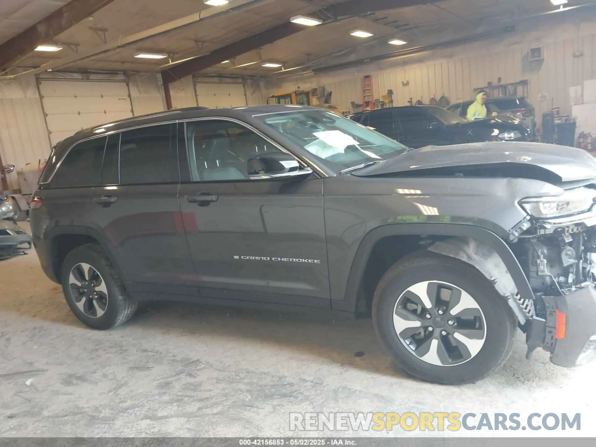 13 Photograph of a damaged car 1C4RJYB65N8717748 JEEP GRAND CHEROKEE 4XE 2022