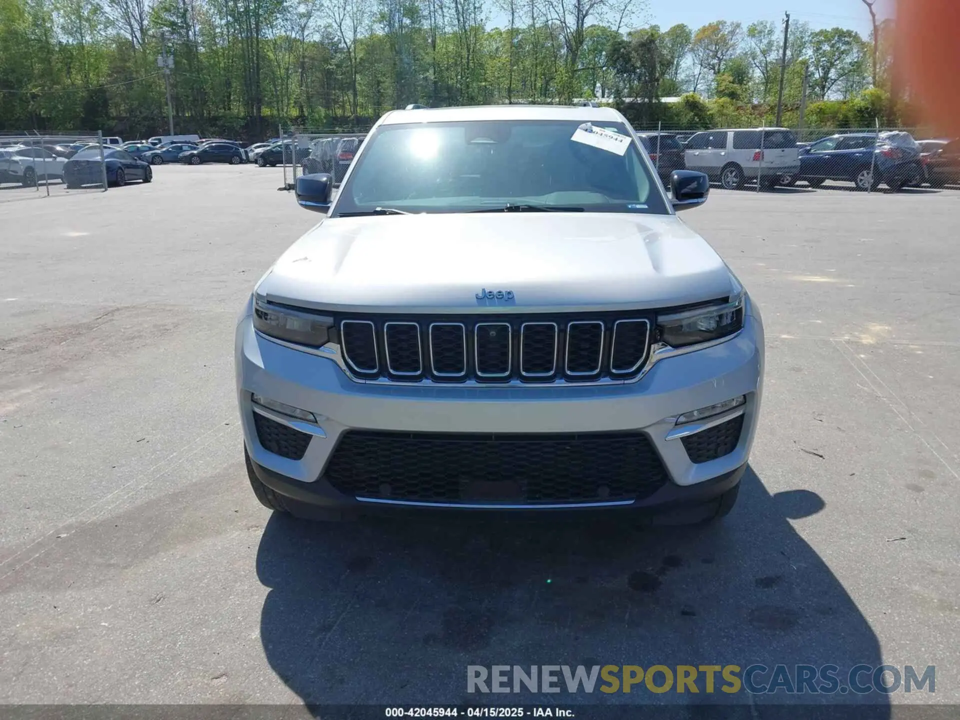 12 Photograph of a damaged car 1C4RJYB67N8759791 JEEP GRAND CHEROKEE 4XE 2022