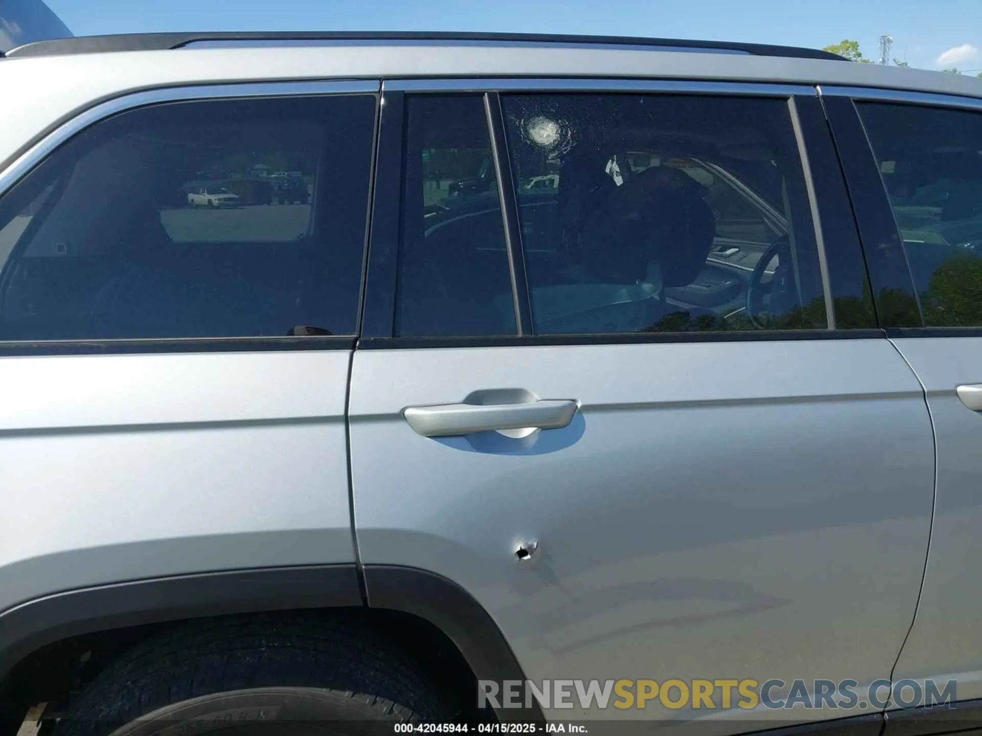 6 Photograph of a damaged car 1C4RJYB67N8759791 JEEP GRAND CHEROKEE 4XE 2022