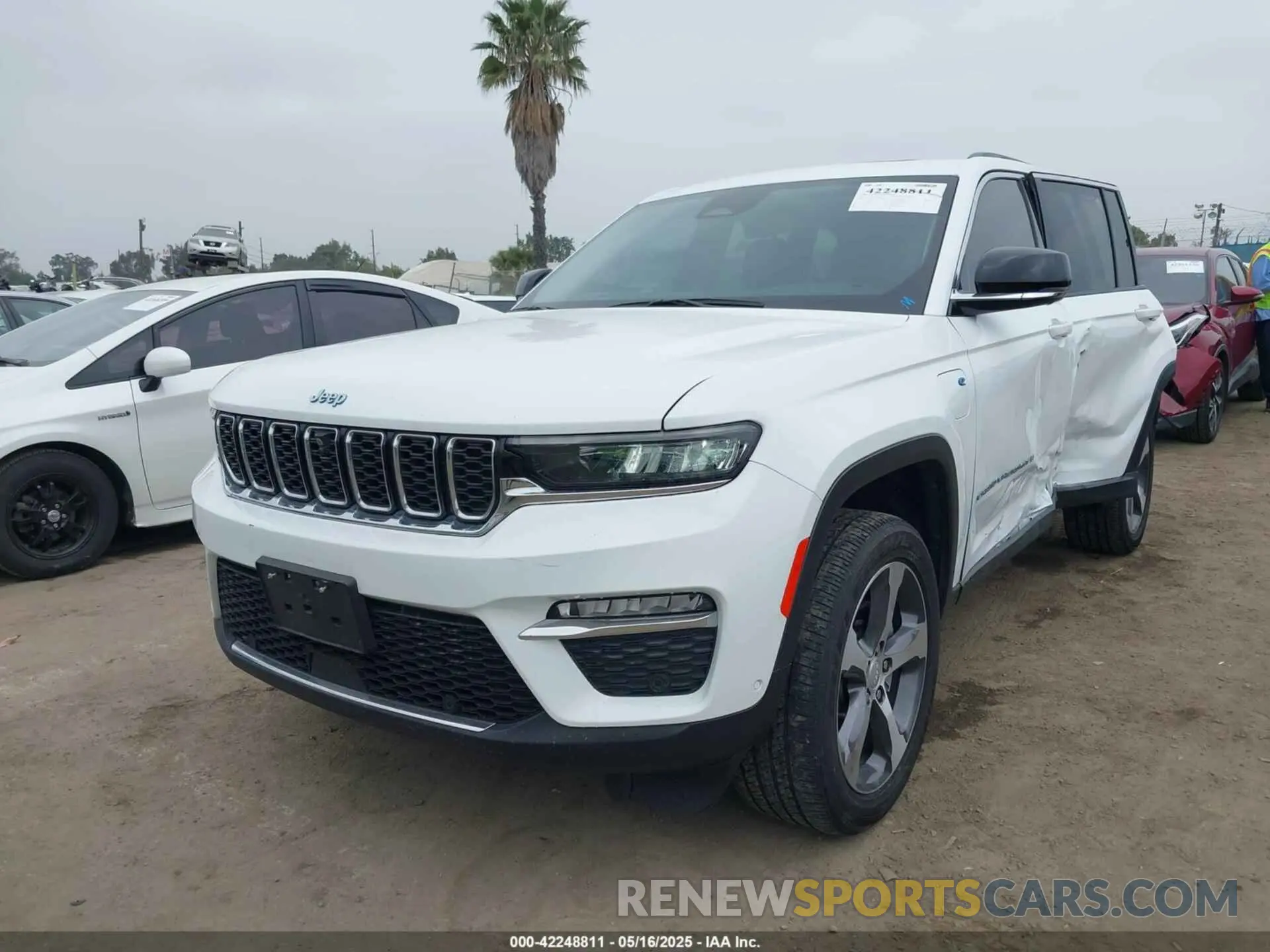 2 Photograph of a damaged car 1C4RJYB67N8761928 JEEP GRAND CHEROKEE 4XE 2022