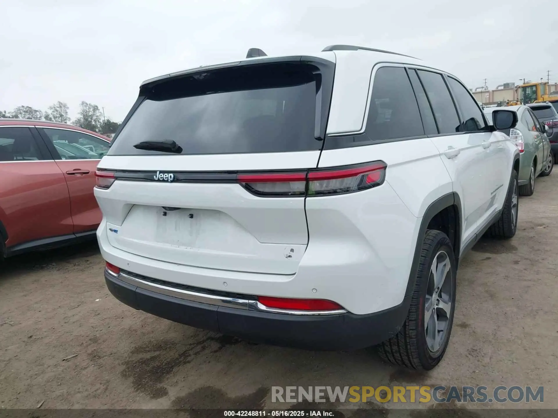4 Photograph of a damaged car 1C4RJYB67N8761928 JEEP GRAND CHEROKEE 4XE 2022