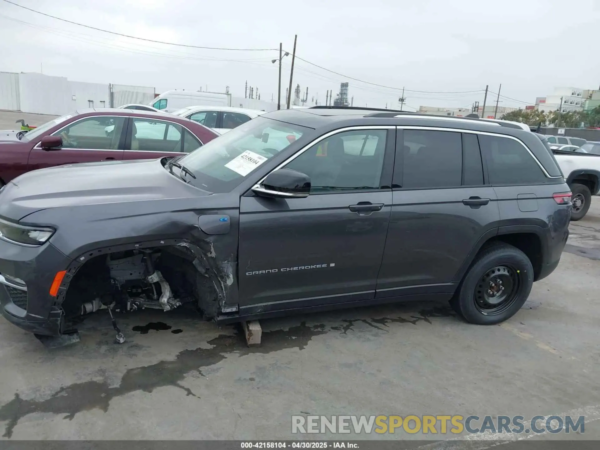 14 Photograph of a damaged car 1C4RJYB68N8748802 JEEP GRAND CHEROKEE 4XE 2022