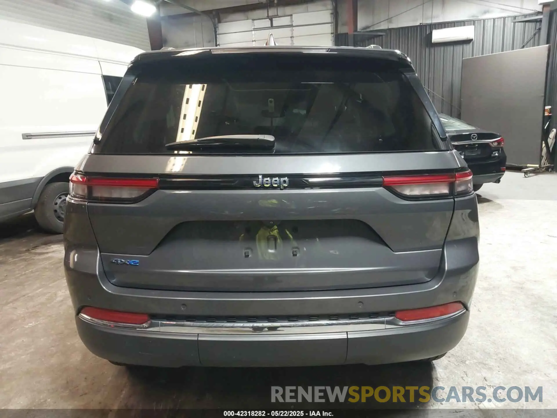 16 Photograph of a damaged car 1C4RJYB69N8715159 JEEP GRAND CHEROKEE 4XE 2022