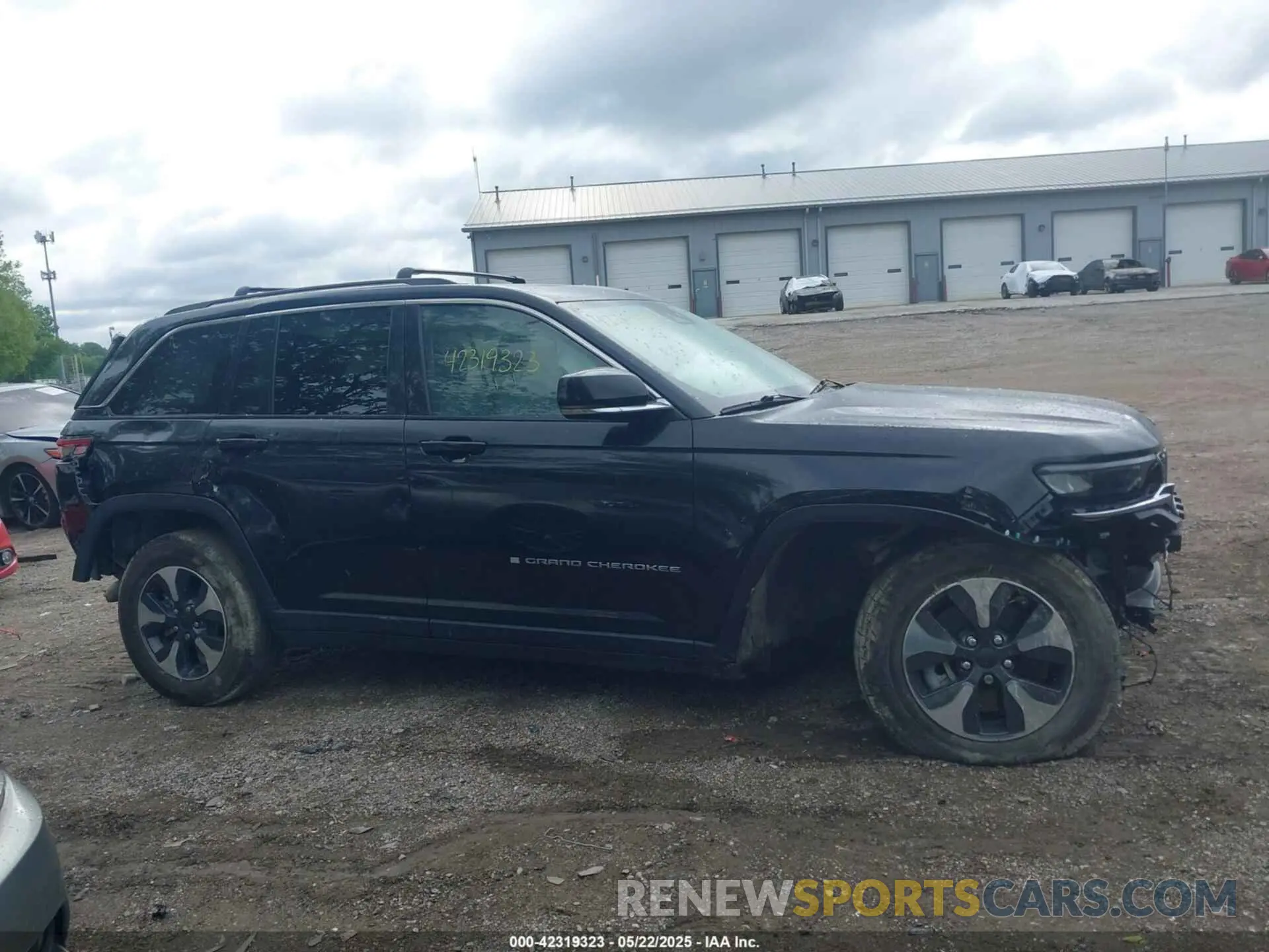 14 Photograph of a damaged car 1C4RJYB69N8715243 JEEP GRAND CHEROKEE 4XE 2022