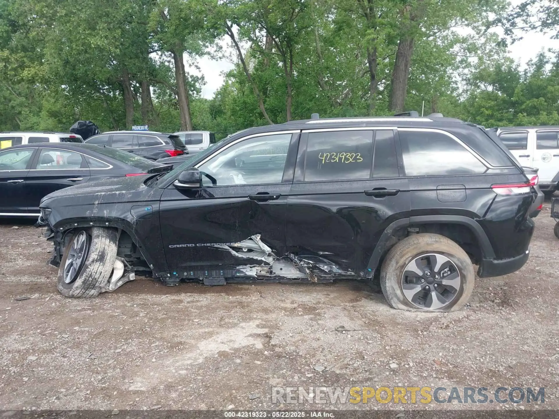 15 Photograph of a damaged car 1C4RJYB69N8715243 JEEP GRAND CHEROKEE 4XE 2022